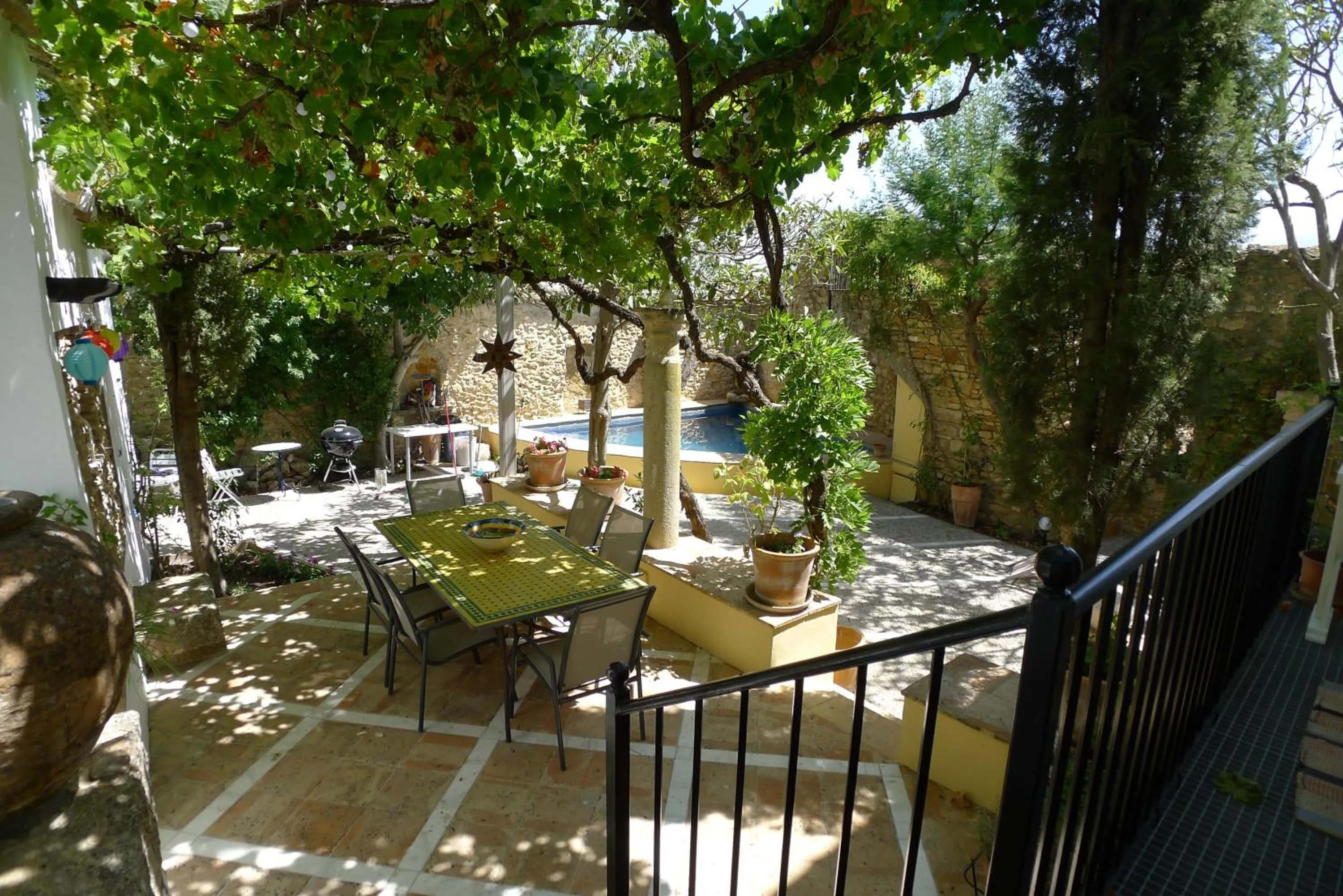 Patio in Salvatierra Guest House