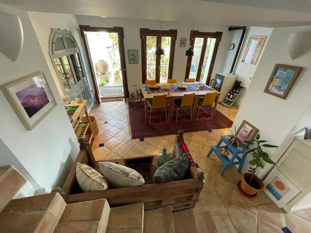 Dining area in Salvatierra Guest House