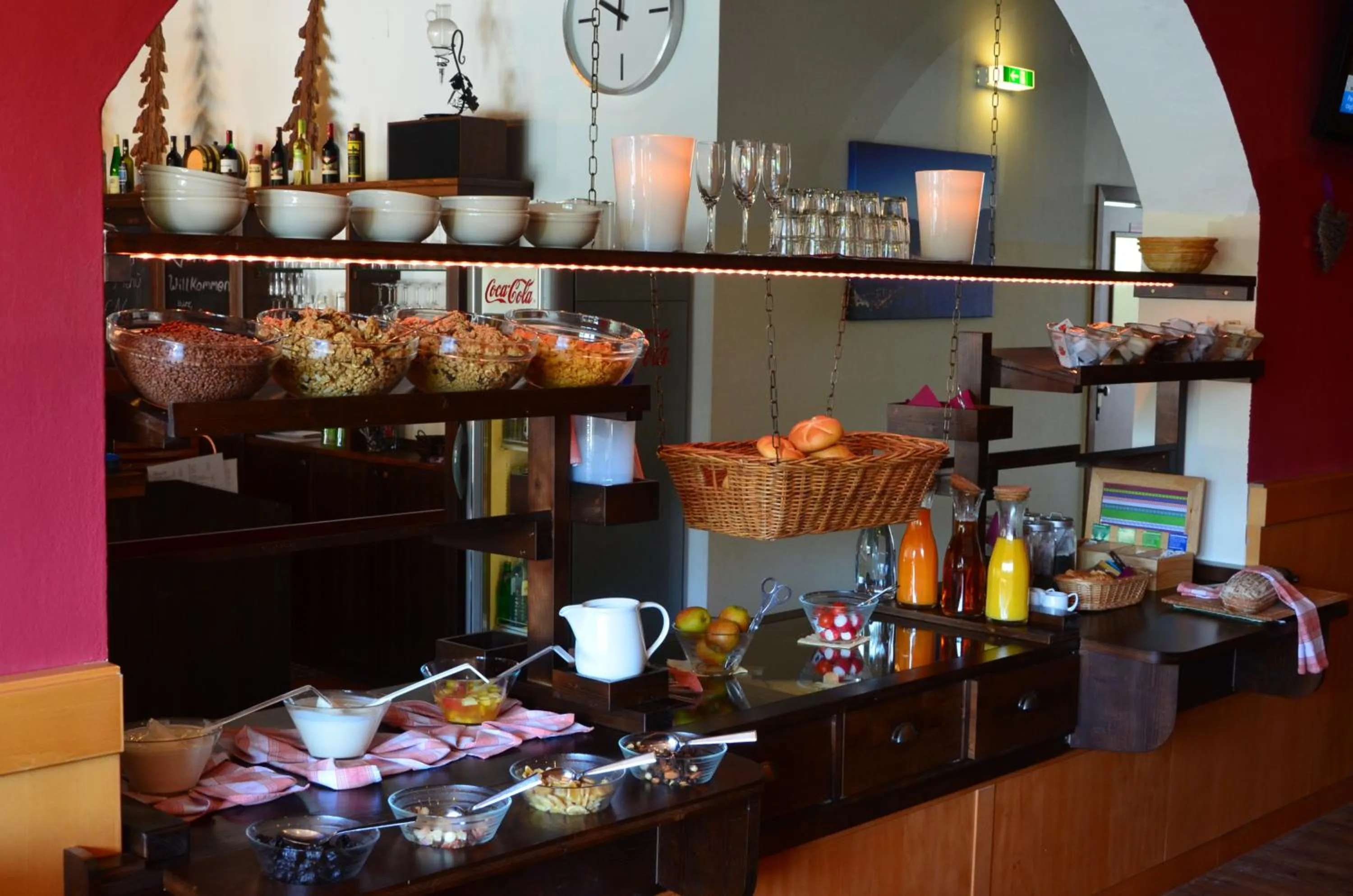 Restaurant/places to eat in Dahoam by Sarina - Rooms & Suites