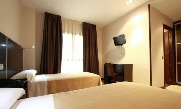 Bed in Hostal Avenida Barajas