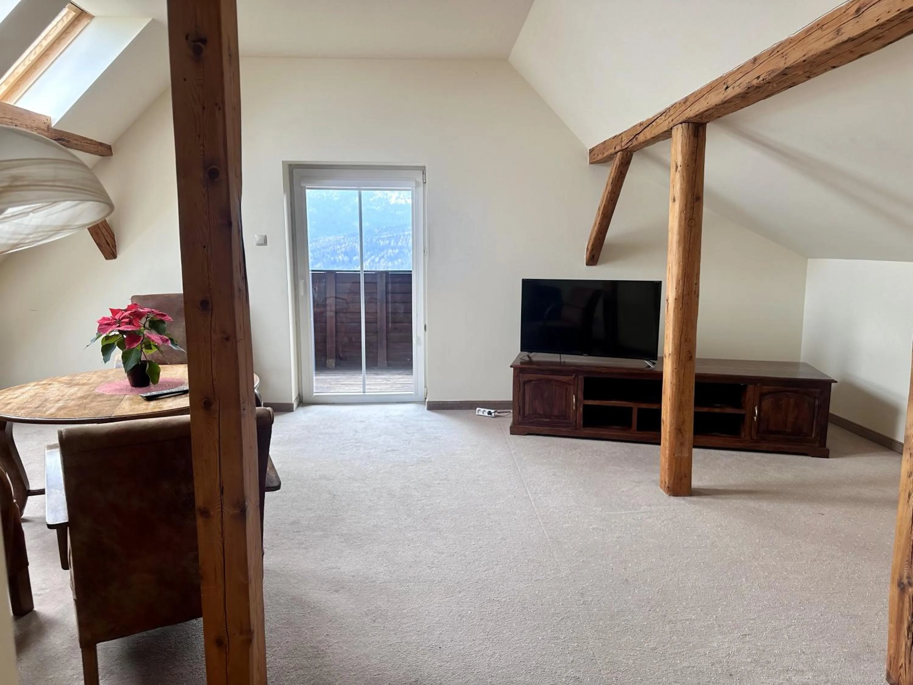 Communal lounge/ TV room in Tarasy Wang