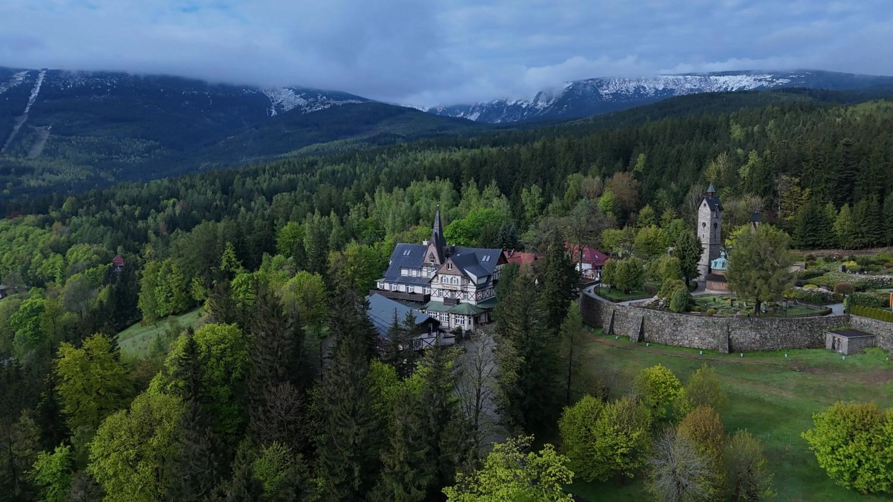 Property building in Tarasy Wang