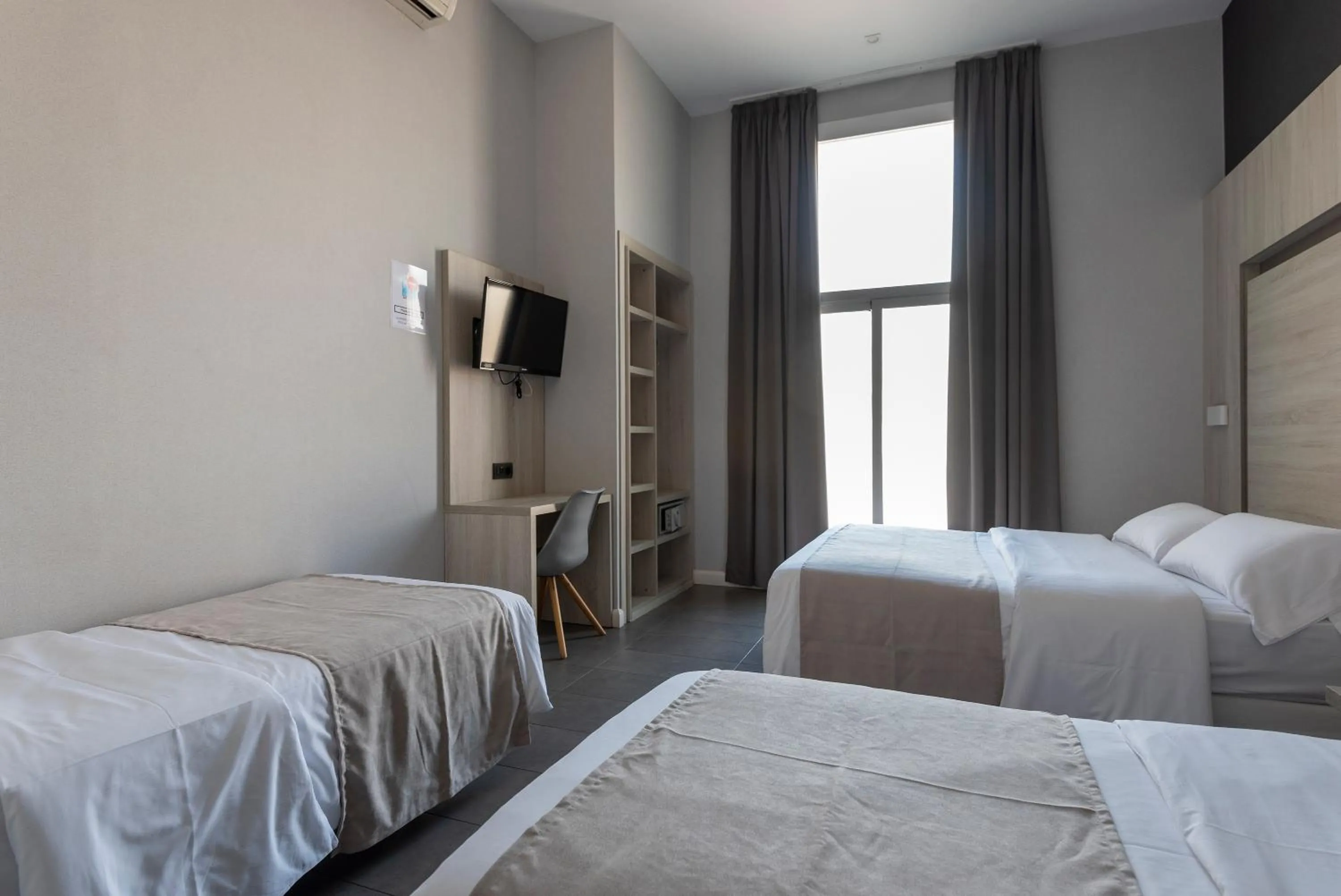 Communal lounge/ TV room, Bed in Plaza Goya Rooms