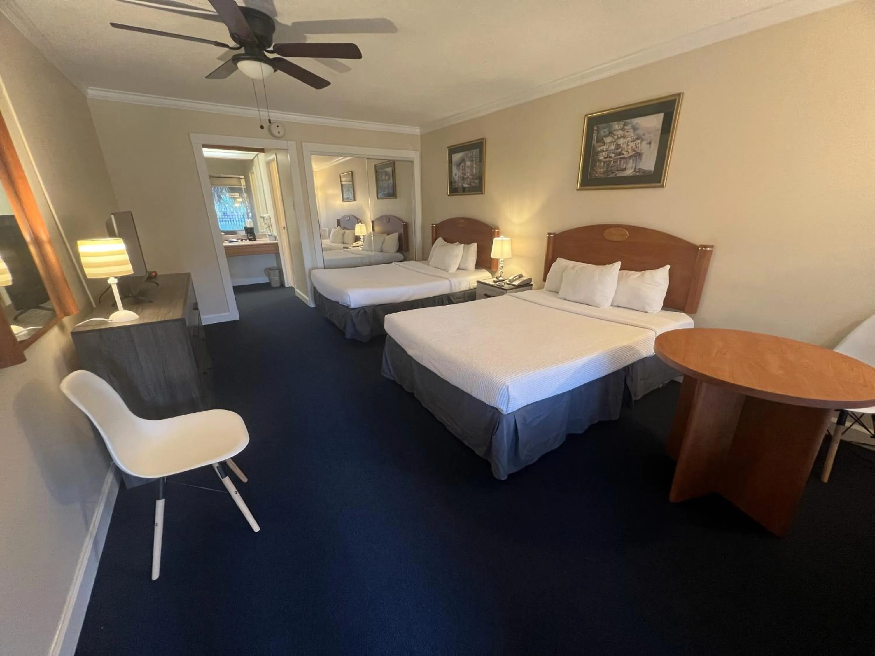 Bed in Grand Palms Spa & Golf Resort