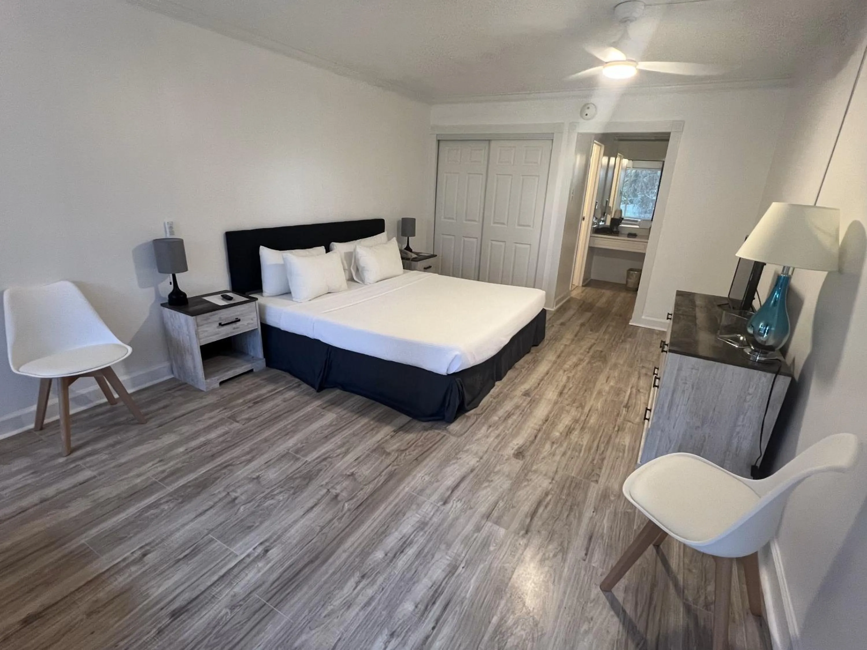 Photo of the whole room, Bed in Grand Palms Spa & Golf Resort