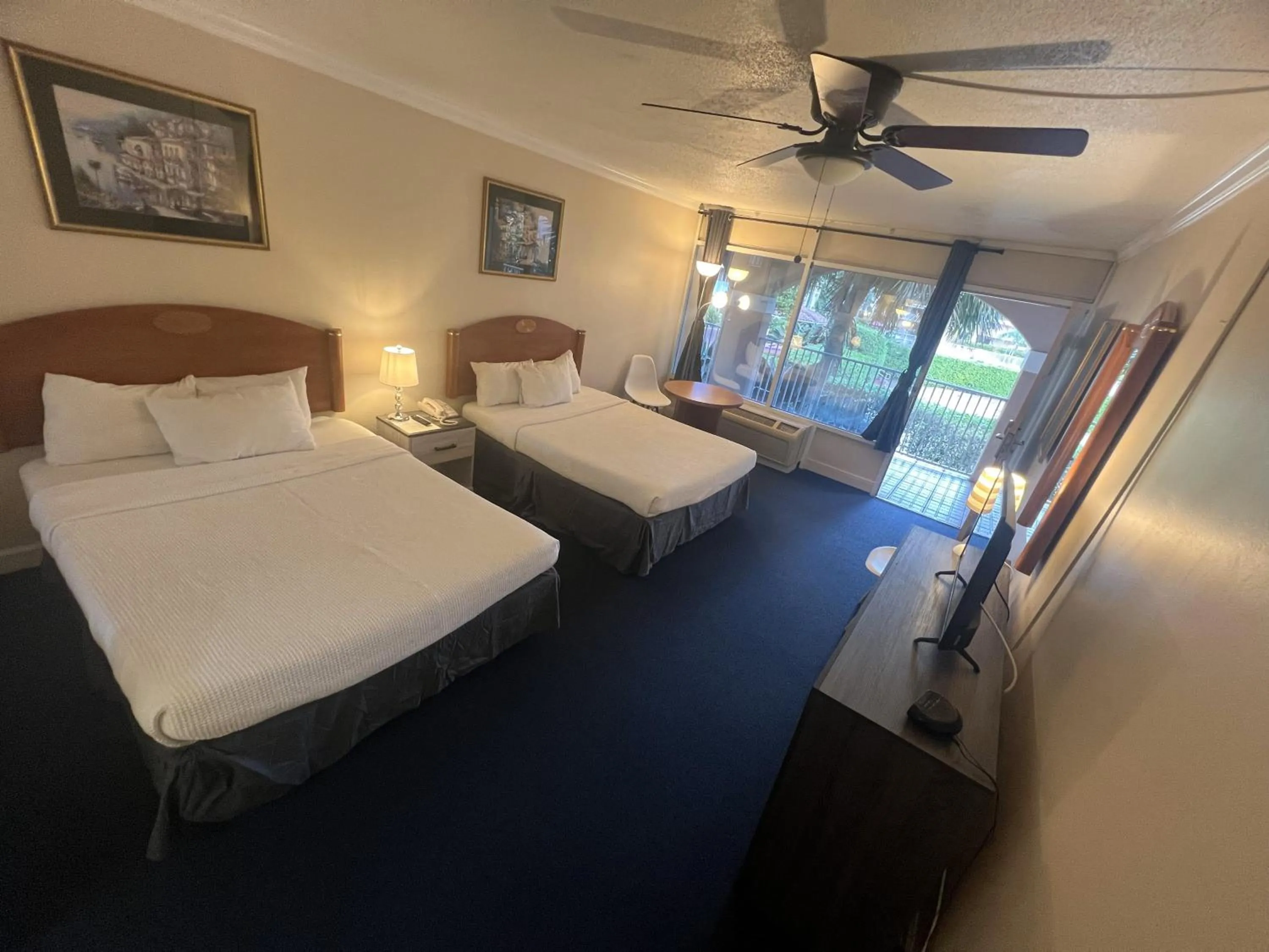 Bed in Grand Palms Spa & Golf Resort