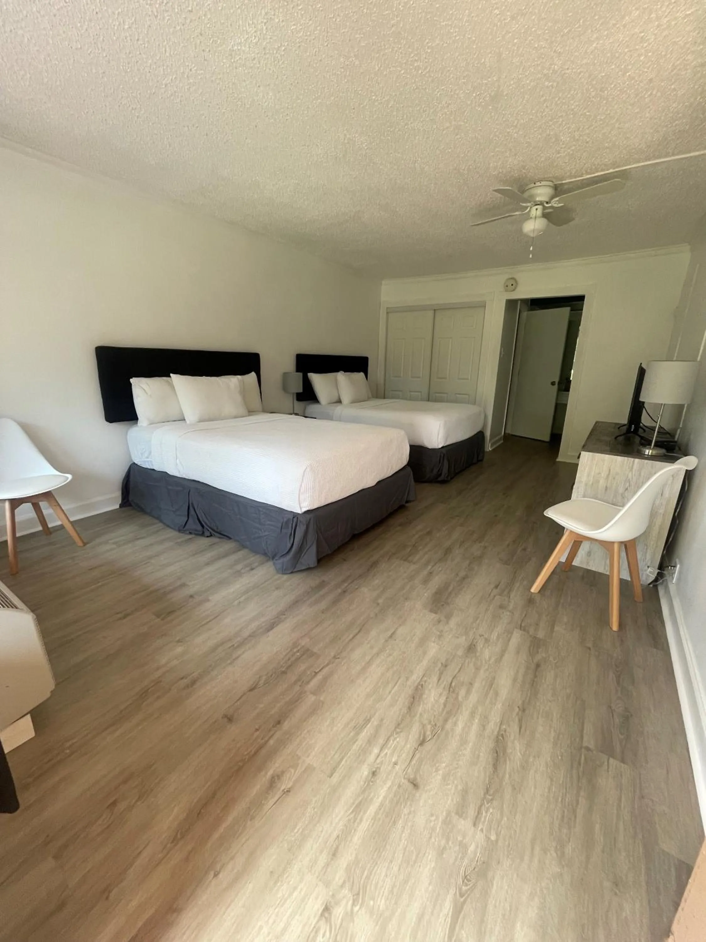 Photo of the whole room, Bed in Grand Palms Spa & Golf Resort