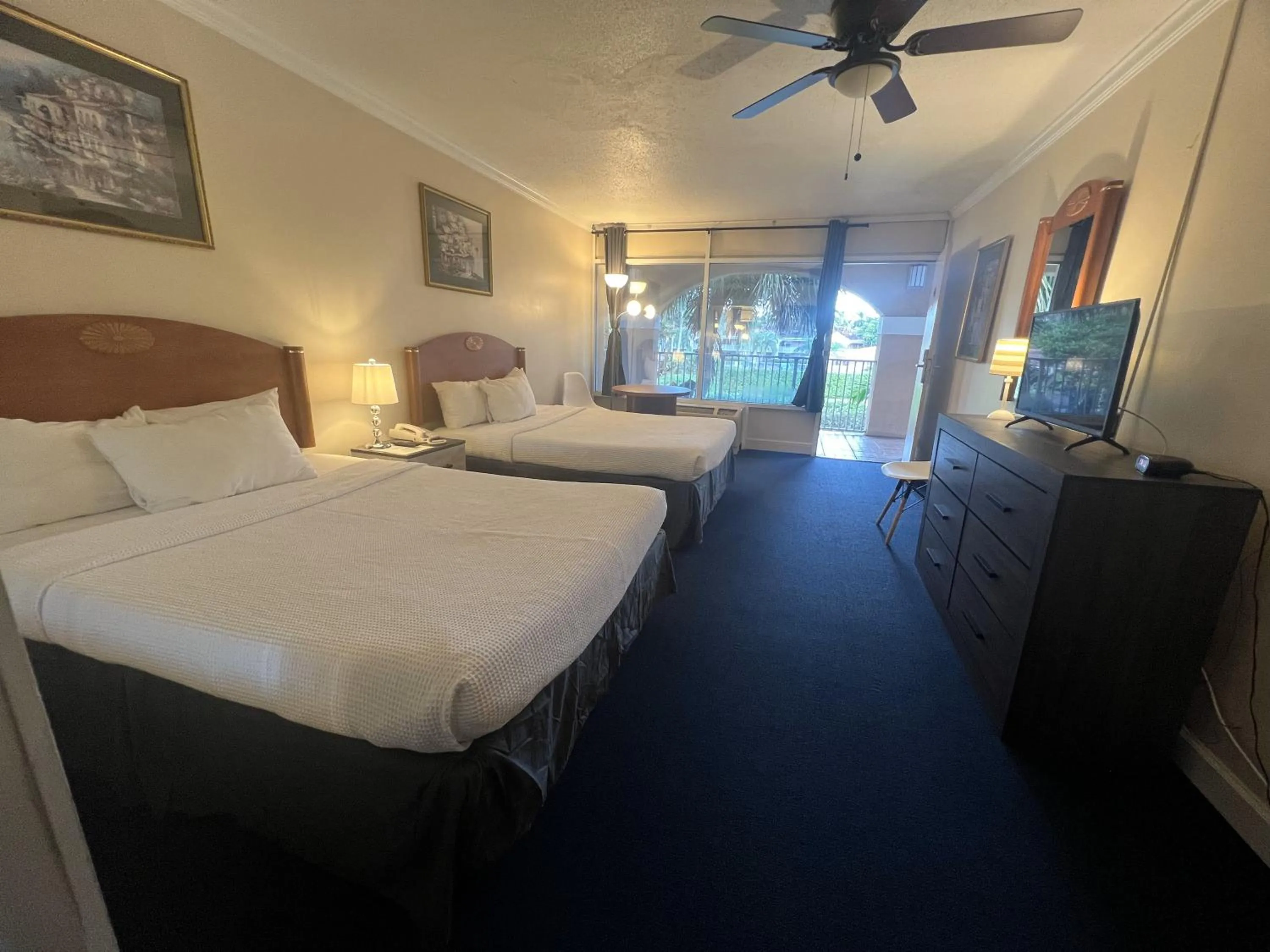 Bed in Grand Palms Spa & Golf Resort