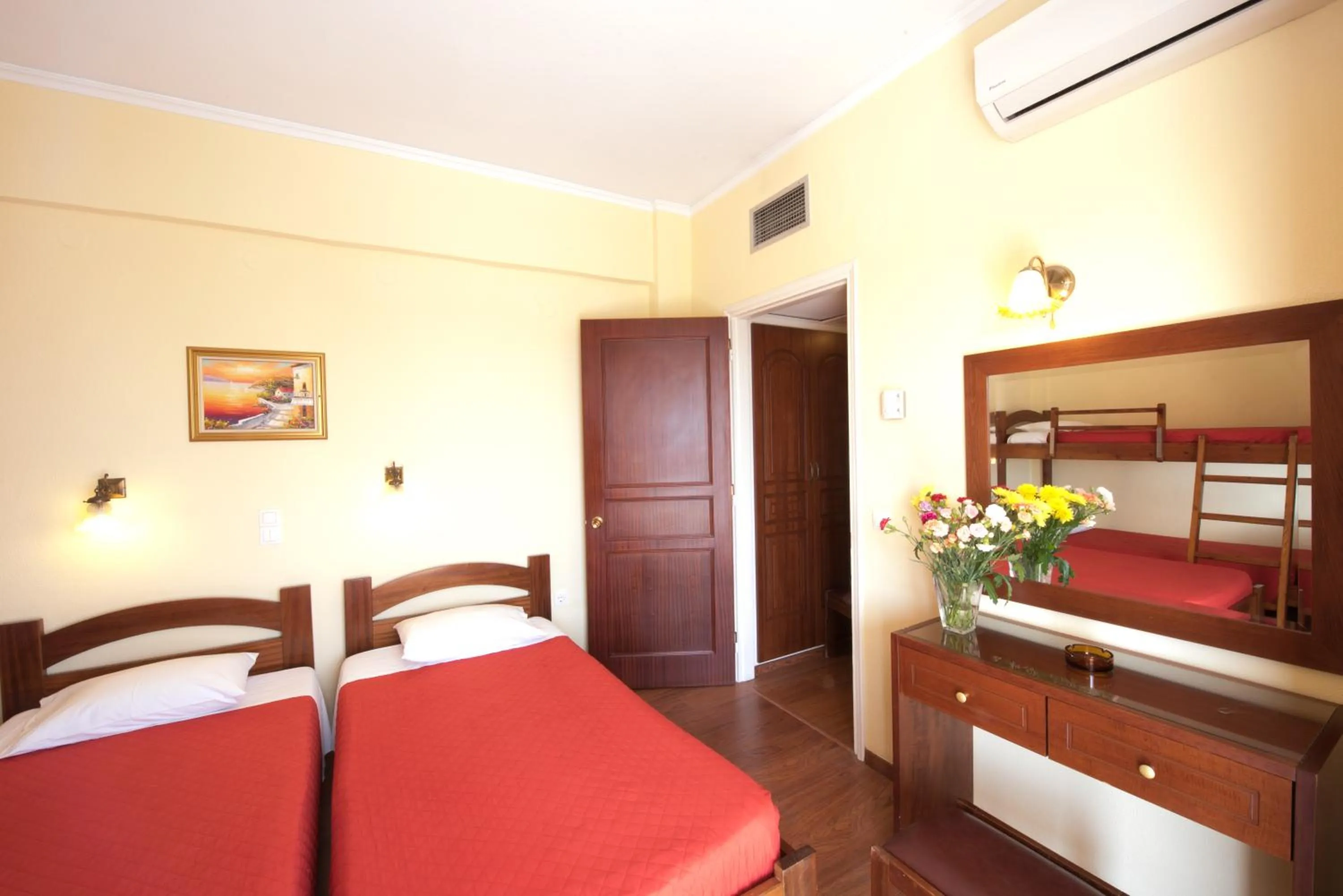 TV and multimedia, Bed in Sunset Hotel