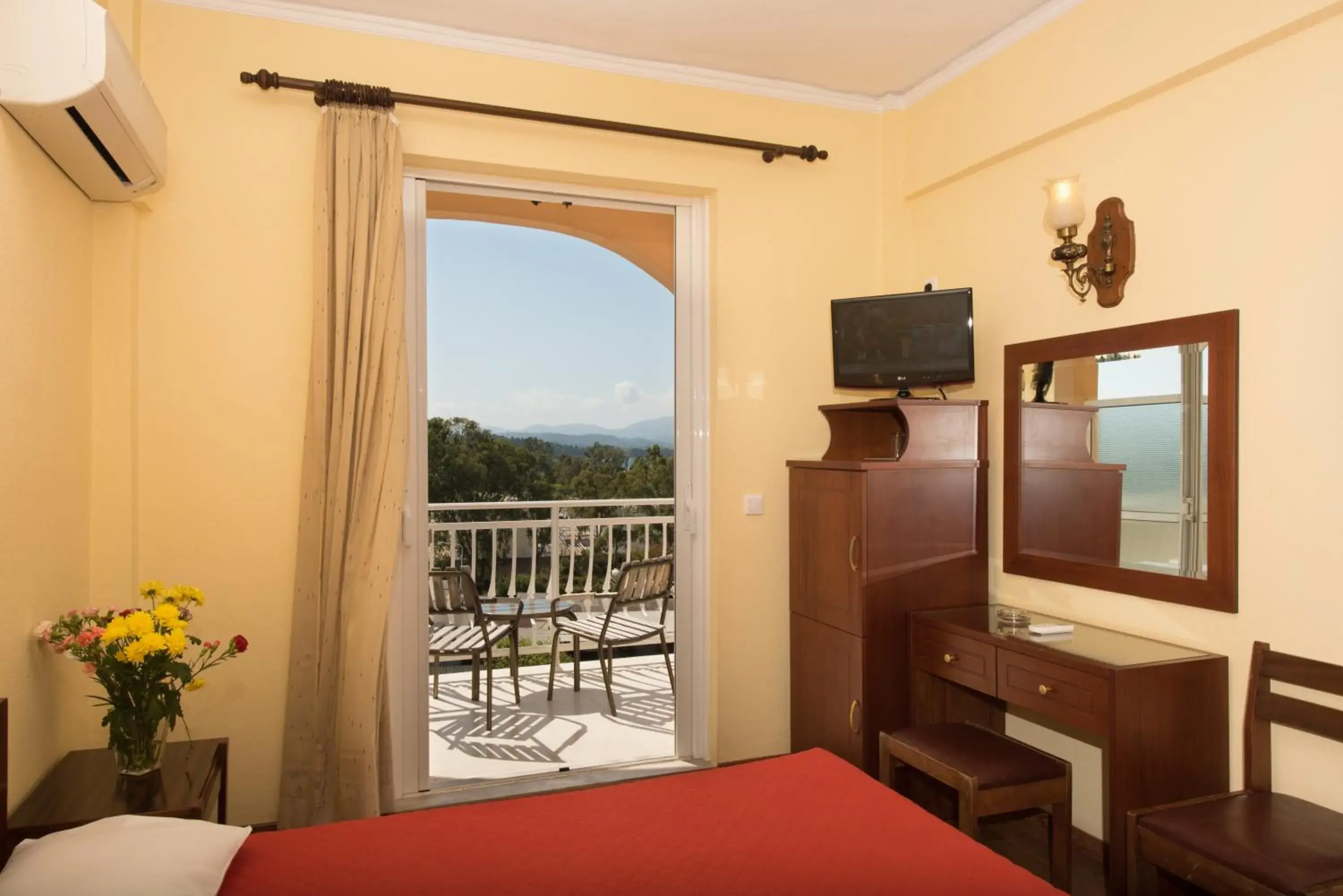 Photo of the whole room, Bed in Sunset Hotel Photo of the whole room, Bed in Sunset Hotel