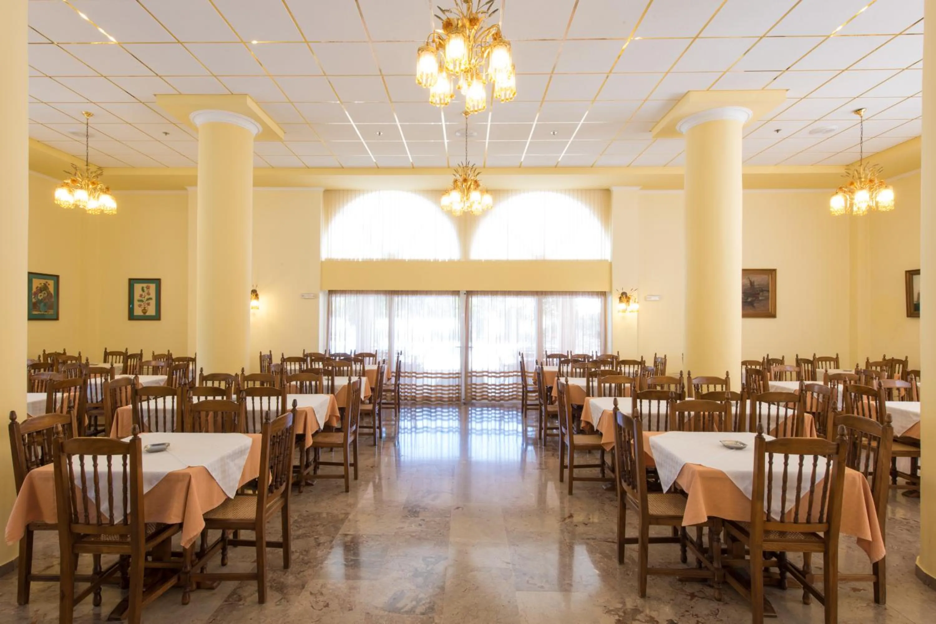 Dining area in Sunset Hotel