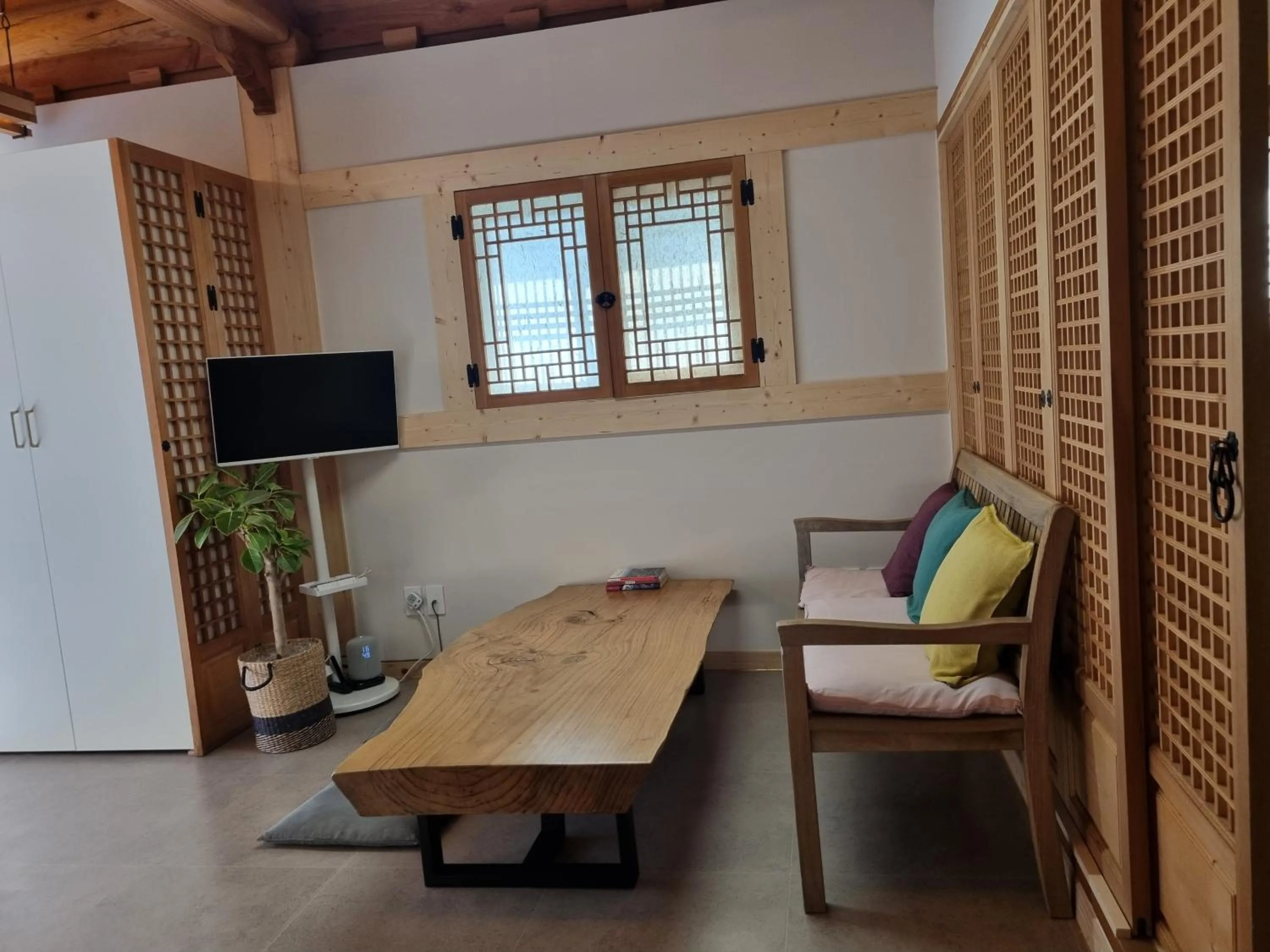 Communal lounge/ TV room in Sarangroo