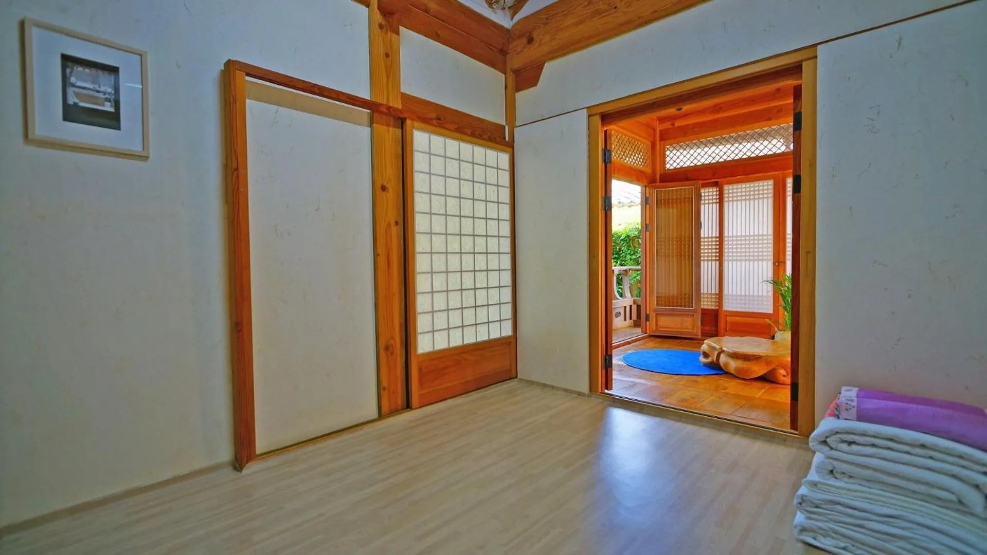 Property building, Bed in Sarangroo