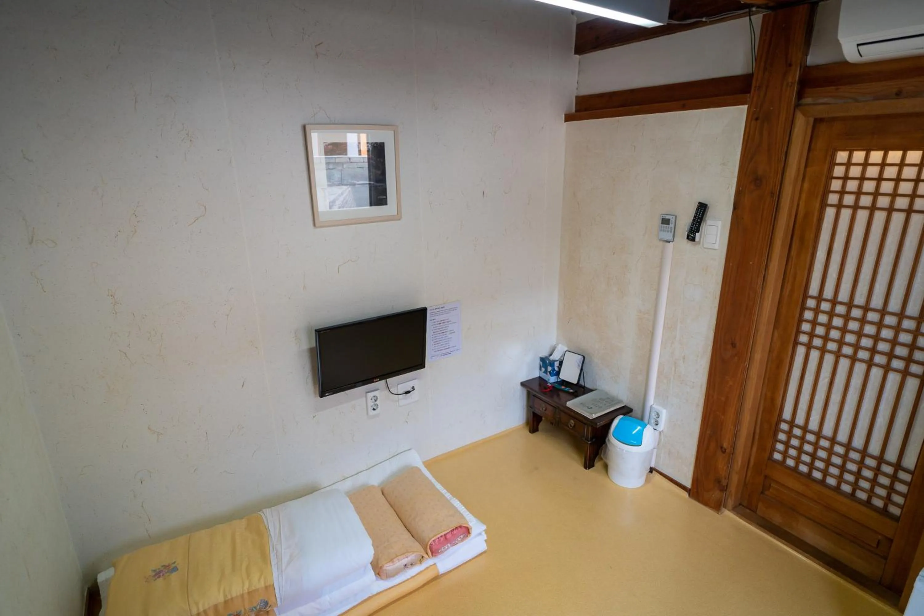 Property building, Bed in Sarangroo