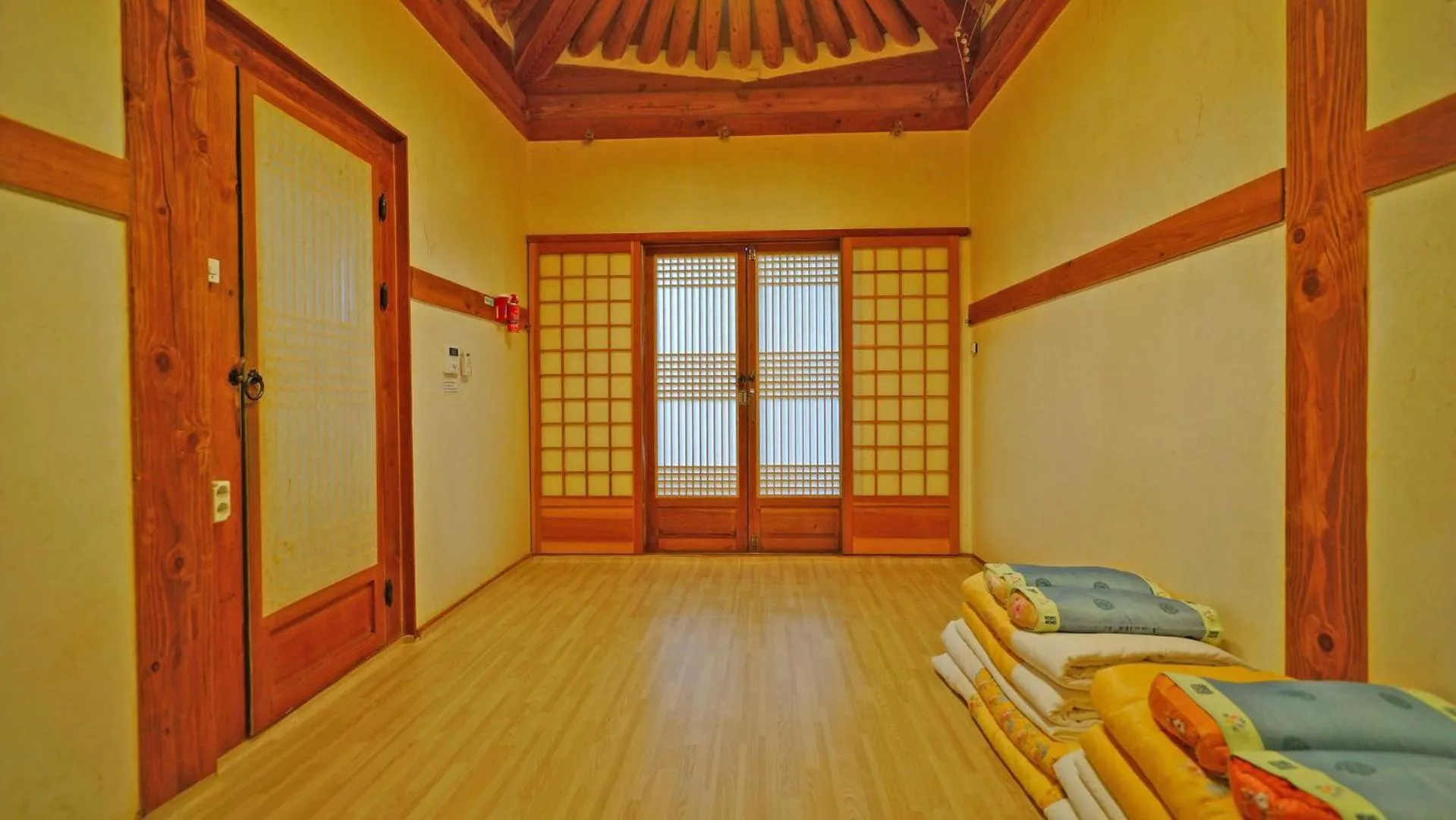 Property building, Bed in Sarangroo