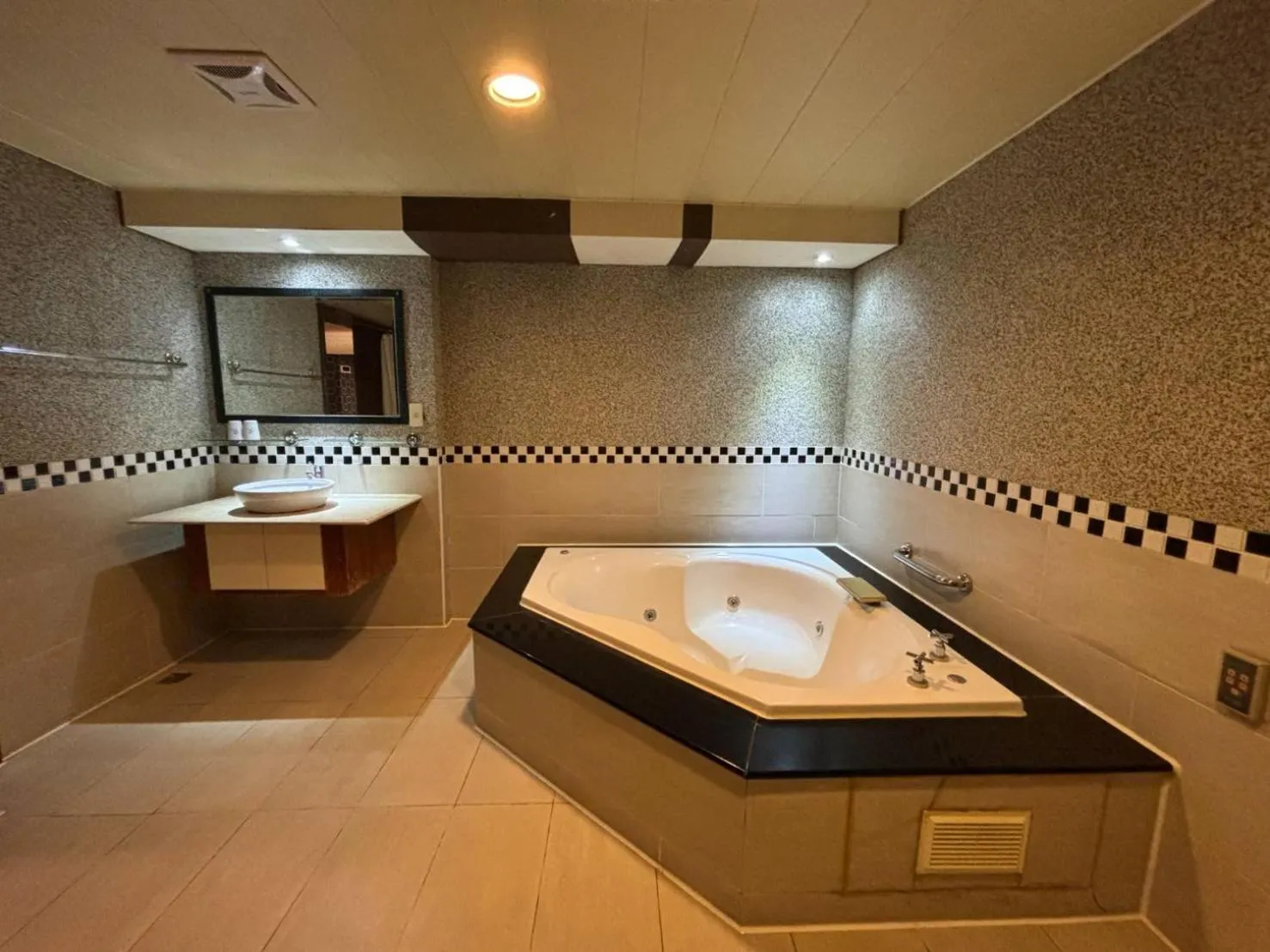 Bathroom in Hua Xiang Motel - Da Chang