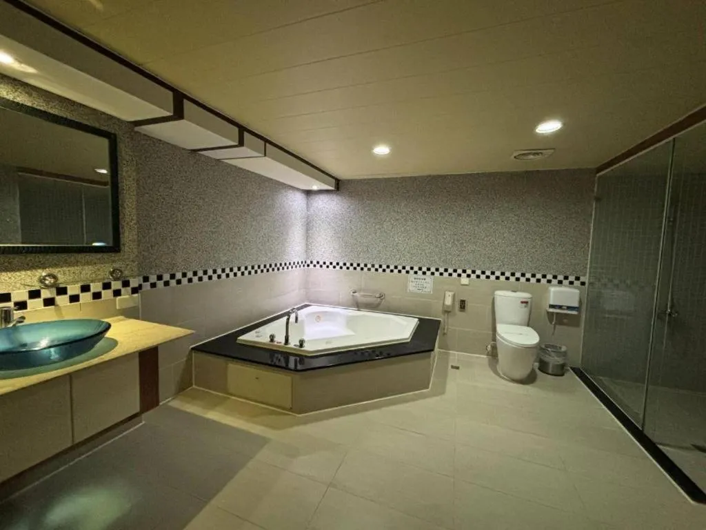 Toilet in Hua Xiang Motel - Da Chang