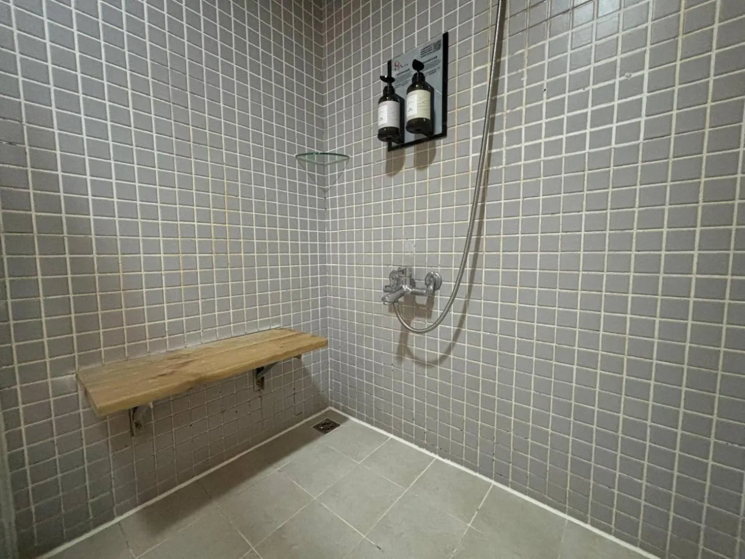 Shower in Hua Xiang Motel - Da Chang