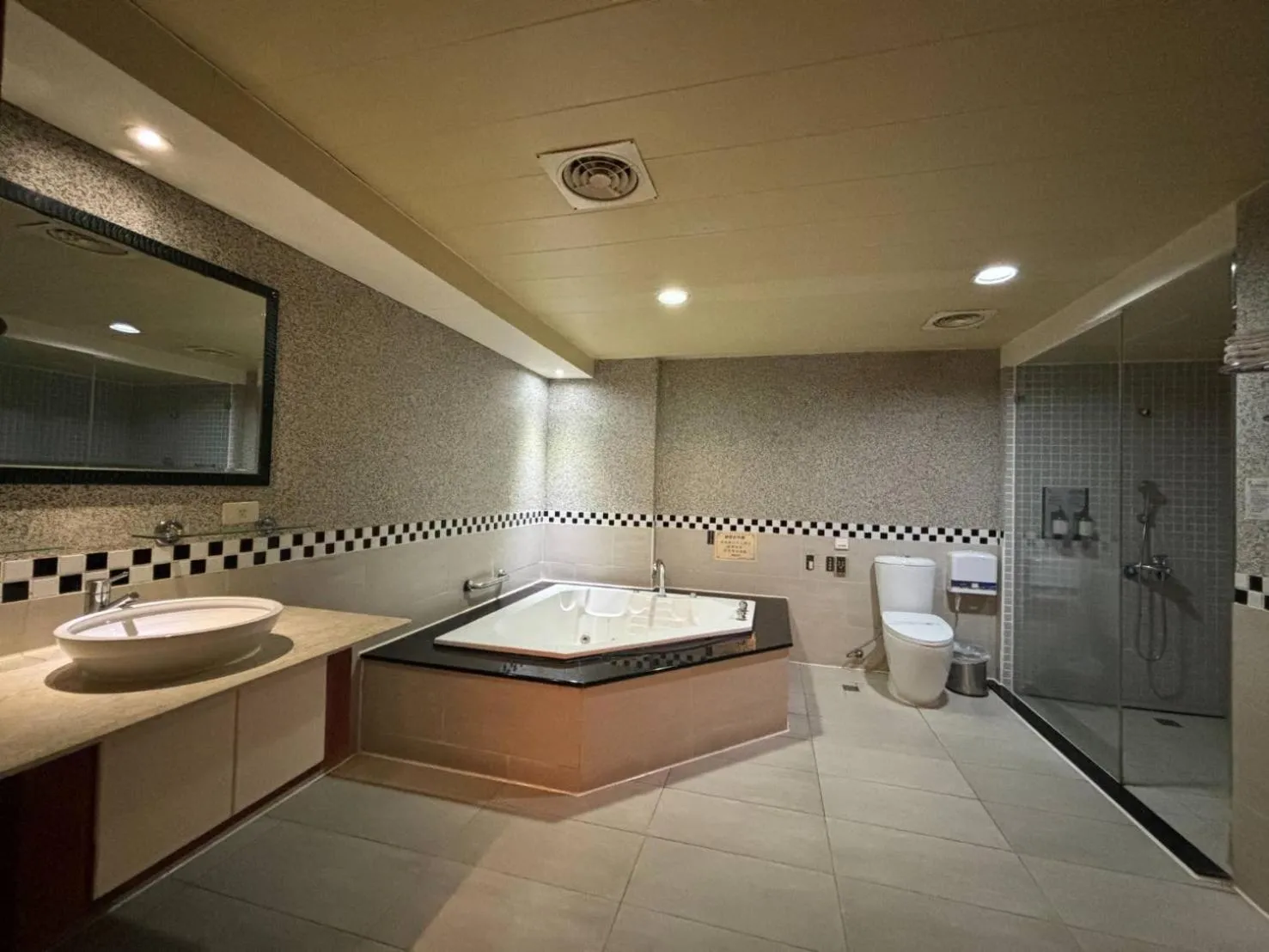 Bathroom in Hua Xiang Motel - Da Chang