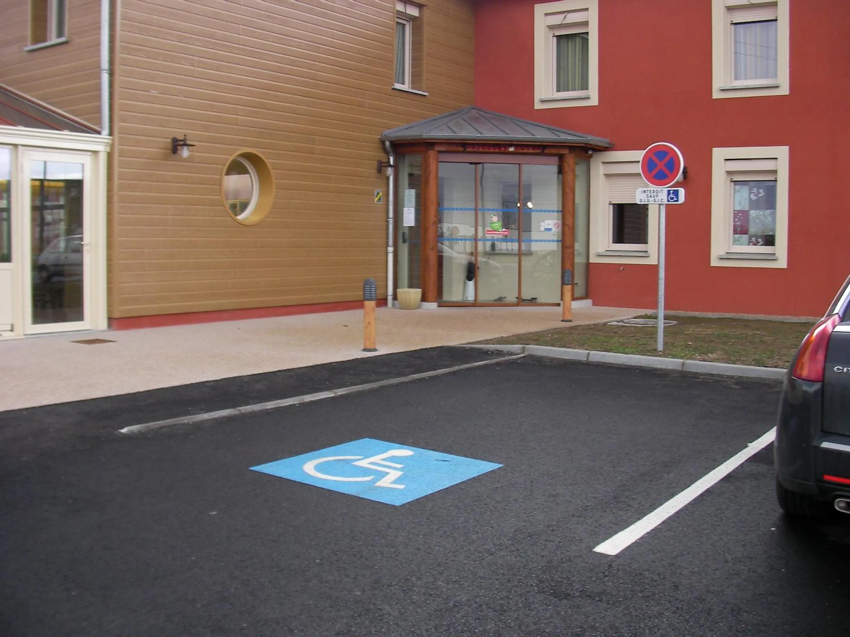 Property building in Les Étoiles Du Forez