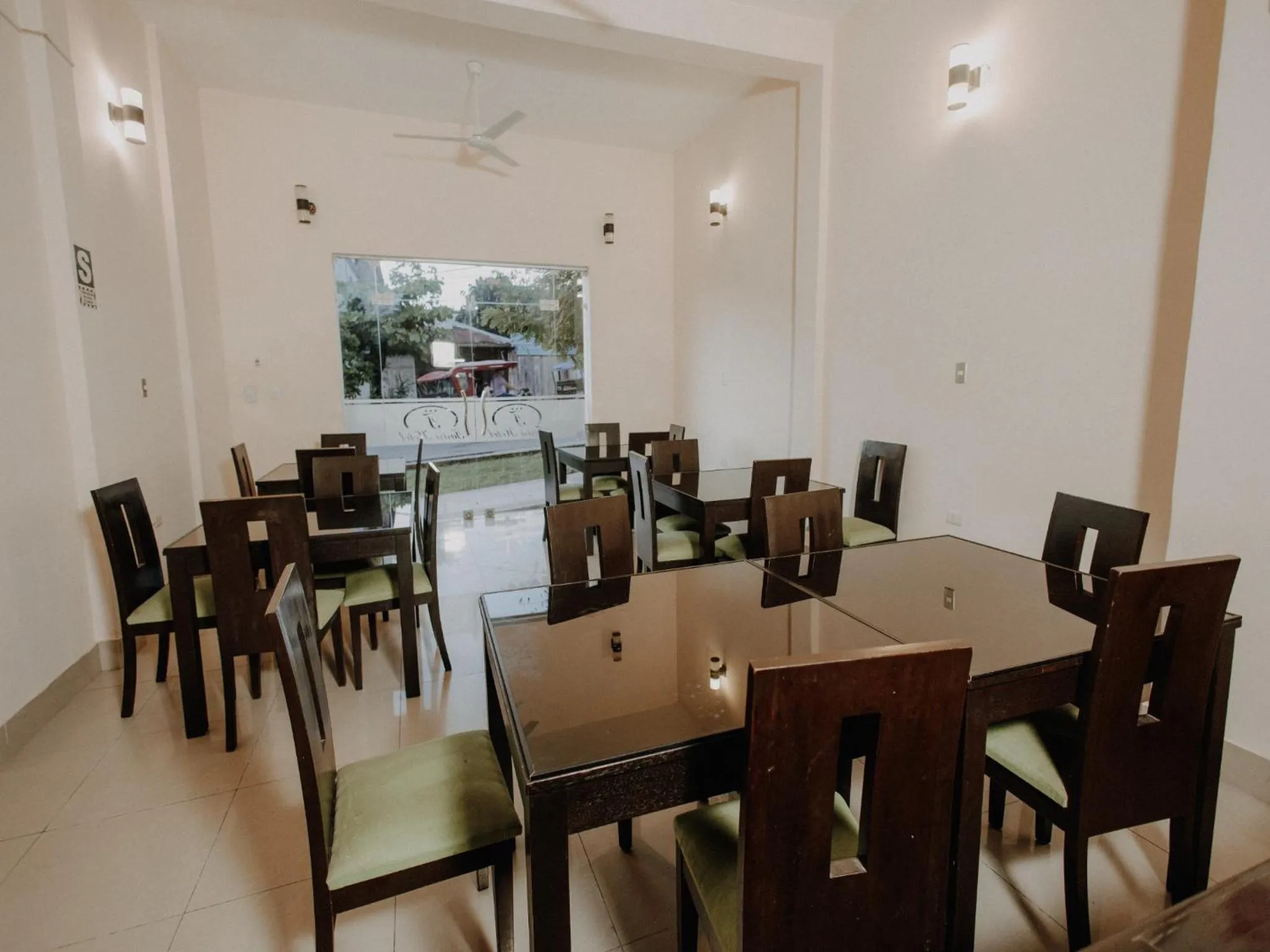 Restaurant/places to eat in Tariri Hotel