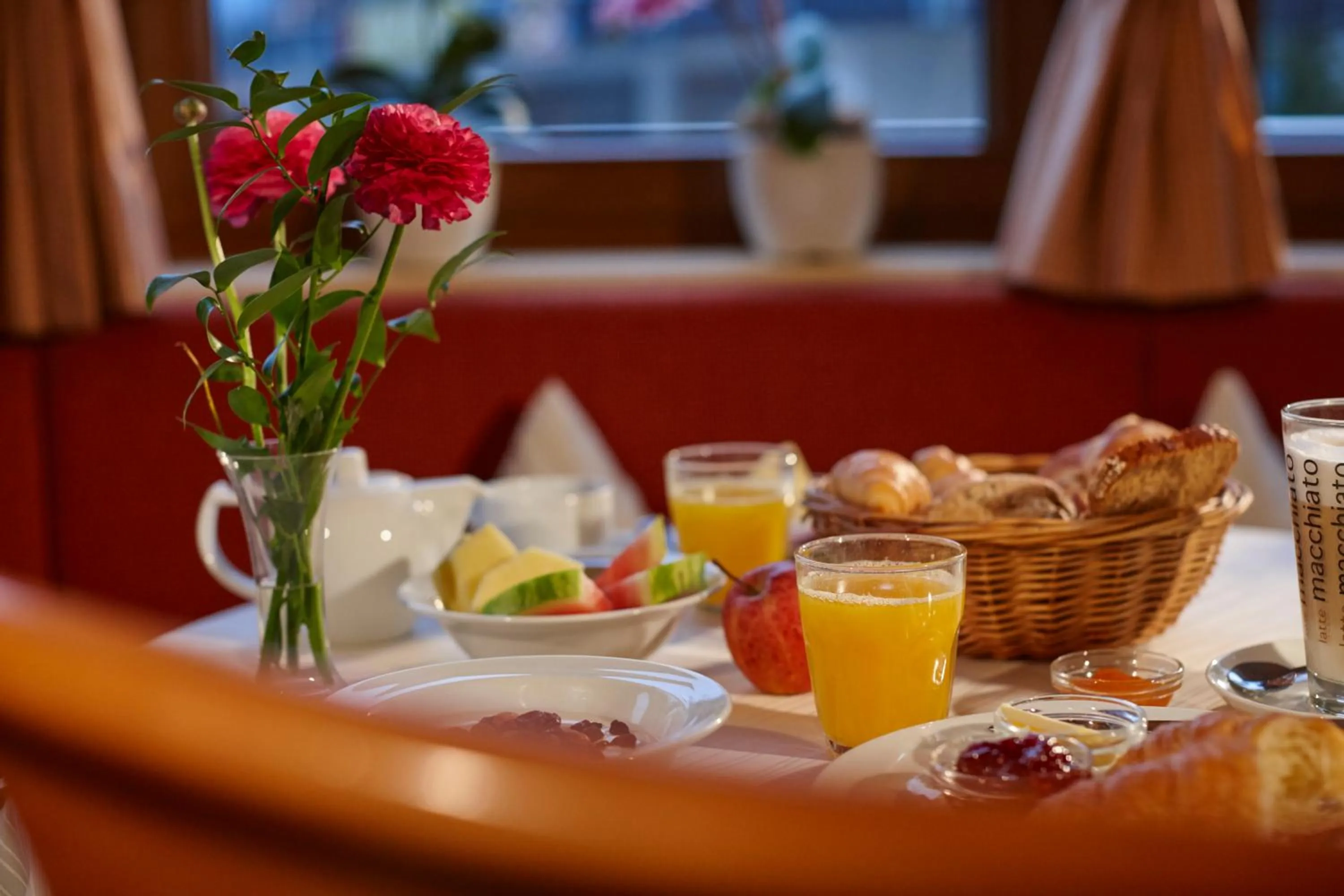 Buffet breakfast in Alpengasthof Grüner, Ski In & Ski Out