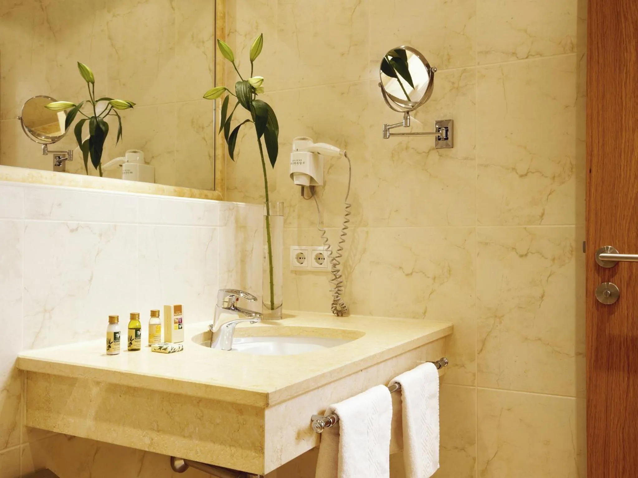 Bathroom in Alpengasthof Grüner, Ski In & Ski Out