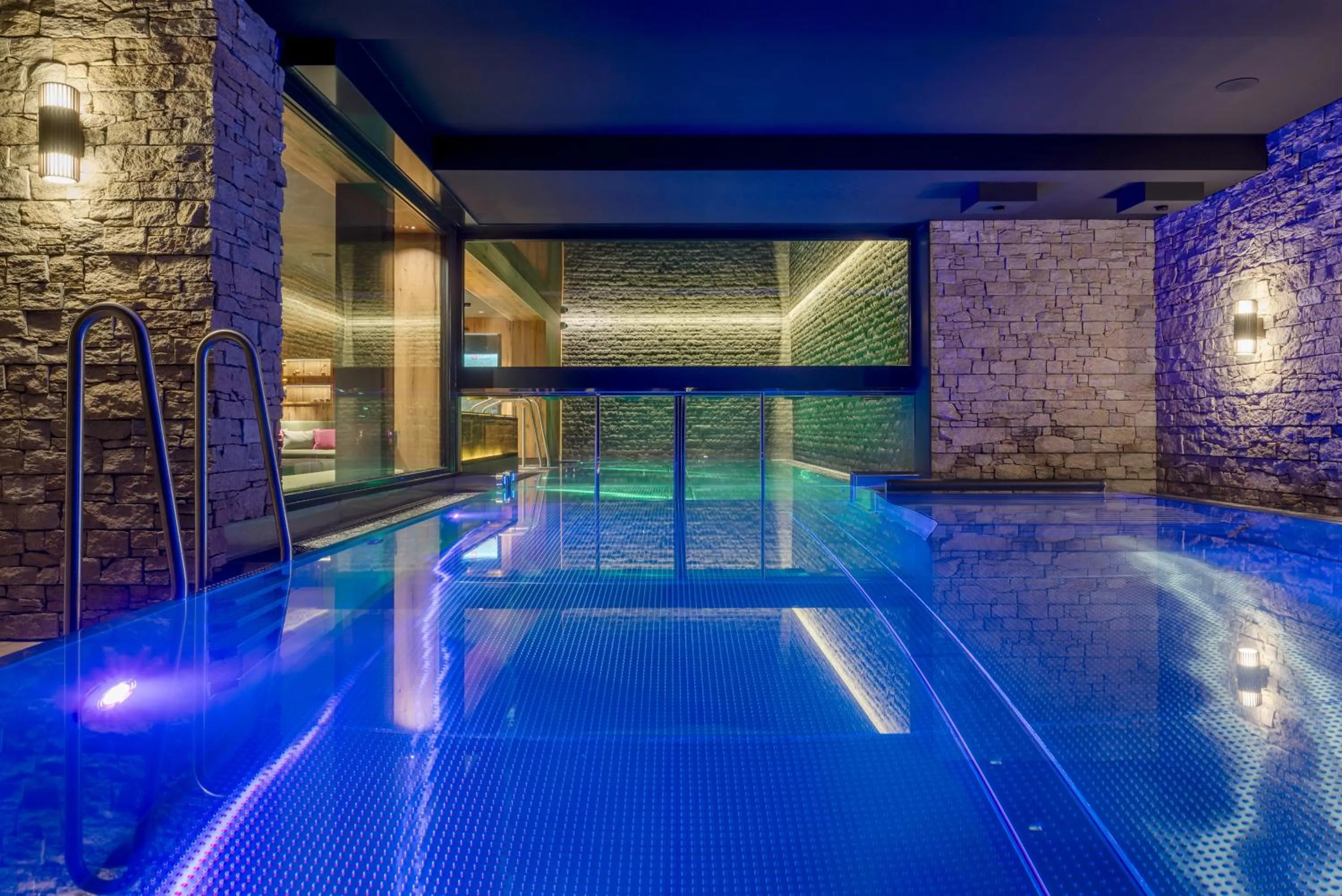 Swimming pool in Alpengasthof Grüner, Ski In & Ski Out