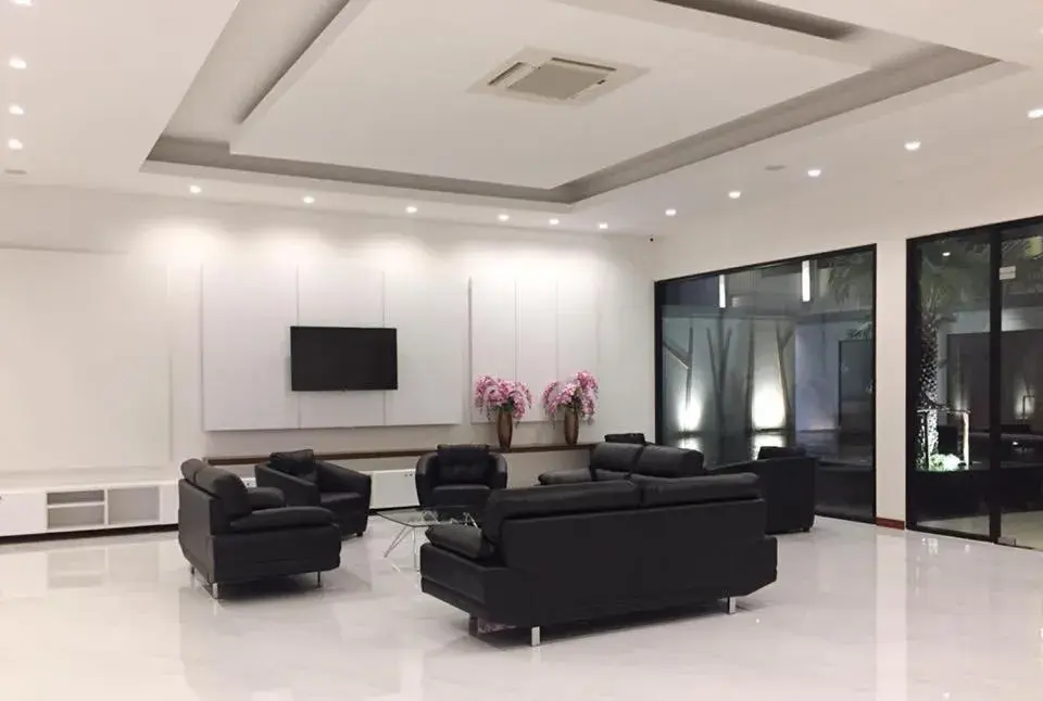 Lounge or bar in Orchid Riverview Hotel Lounge or bar in Orchid Riverview Hotel