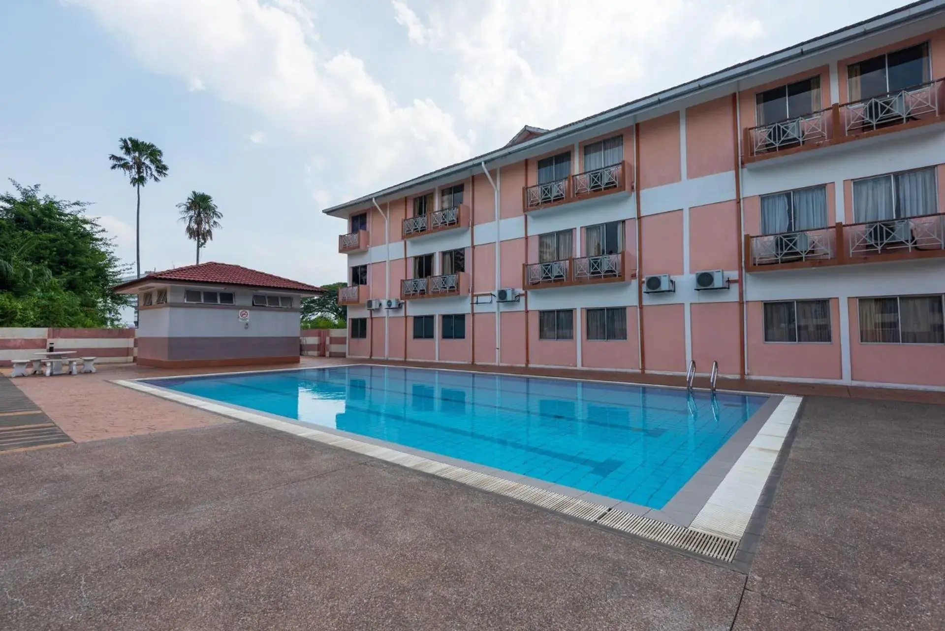 Swimming pool in Hotel Seri Malaysia Ipoh Swimming pool in Hotel Seri Malaysia Ipoh