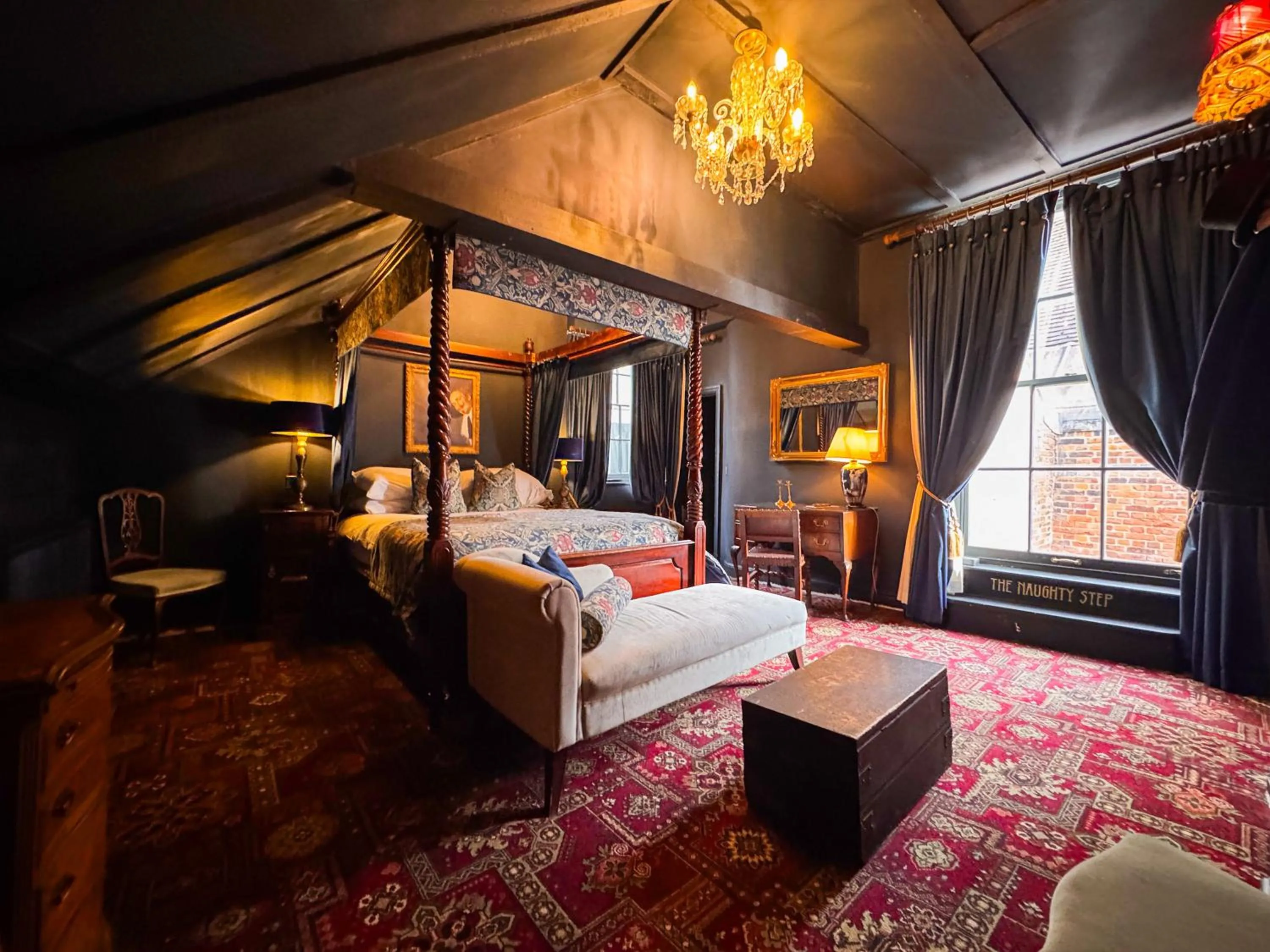 Bed in Guy Fawkes Inn