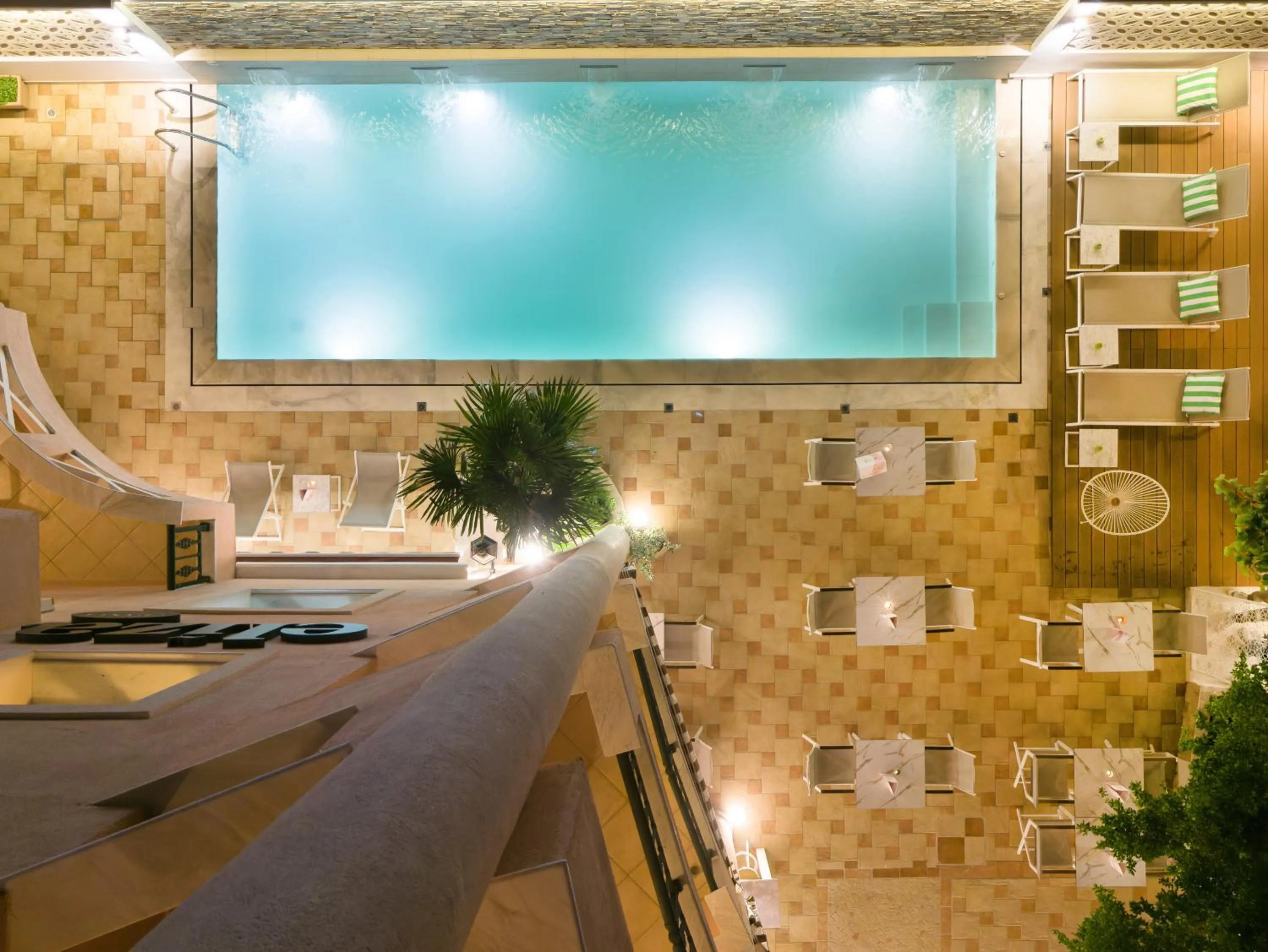 Swimming pool in Eliza Hotel by Panel Hospitality