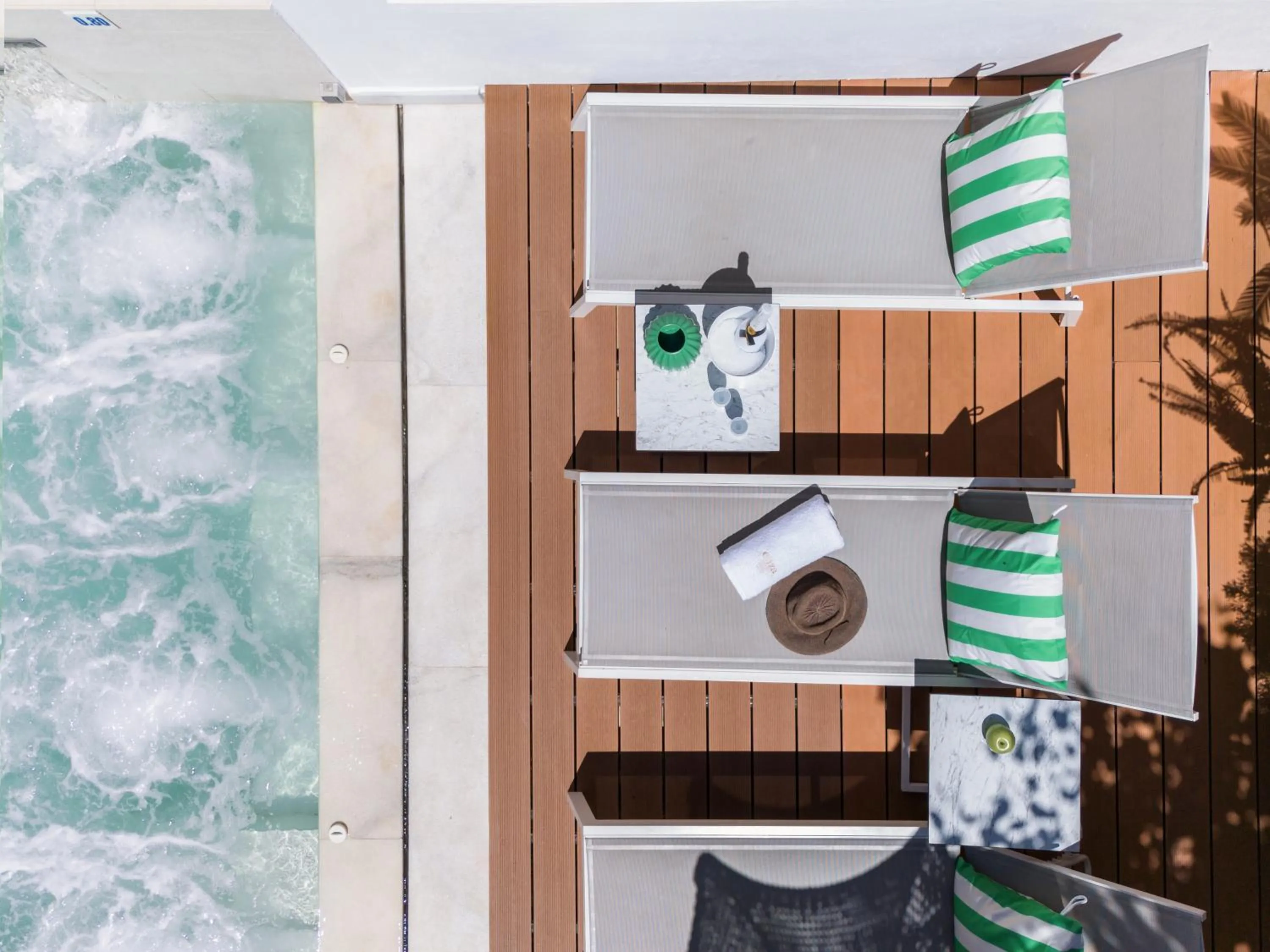 Swimming pool in Eliza Hotel by Panel Hospitality