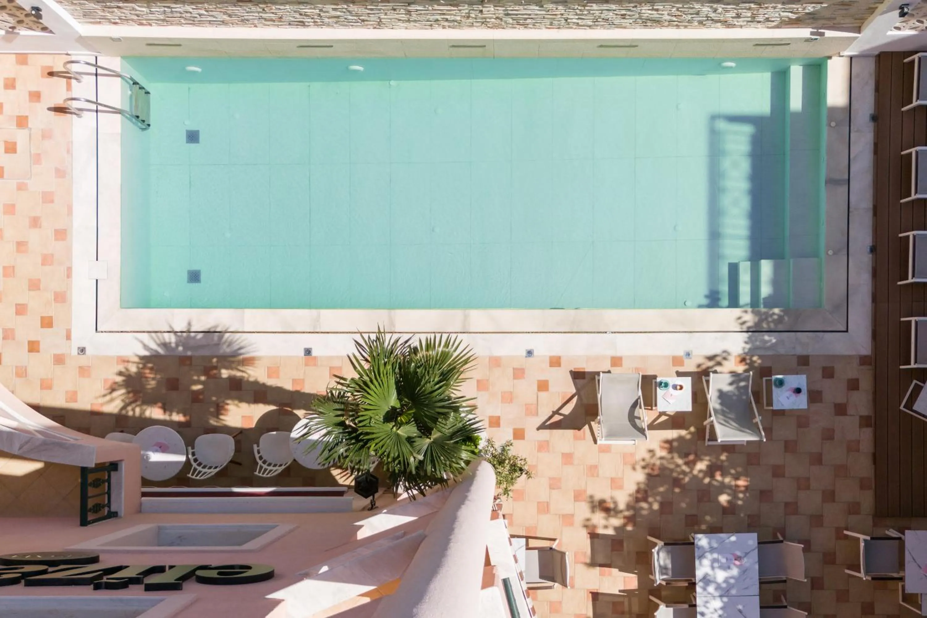 Swimming pool in Eliza Hotel by Panel Hospitality