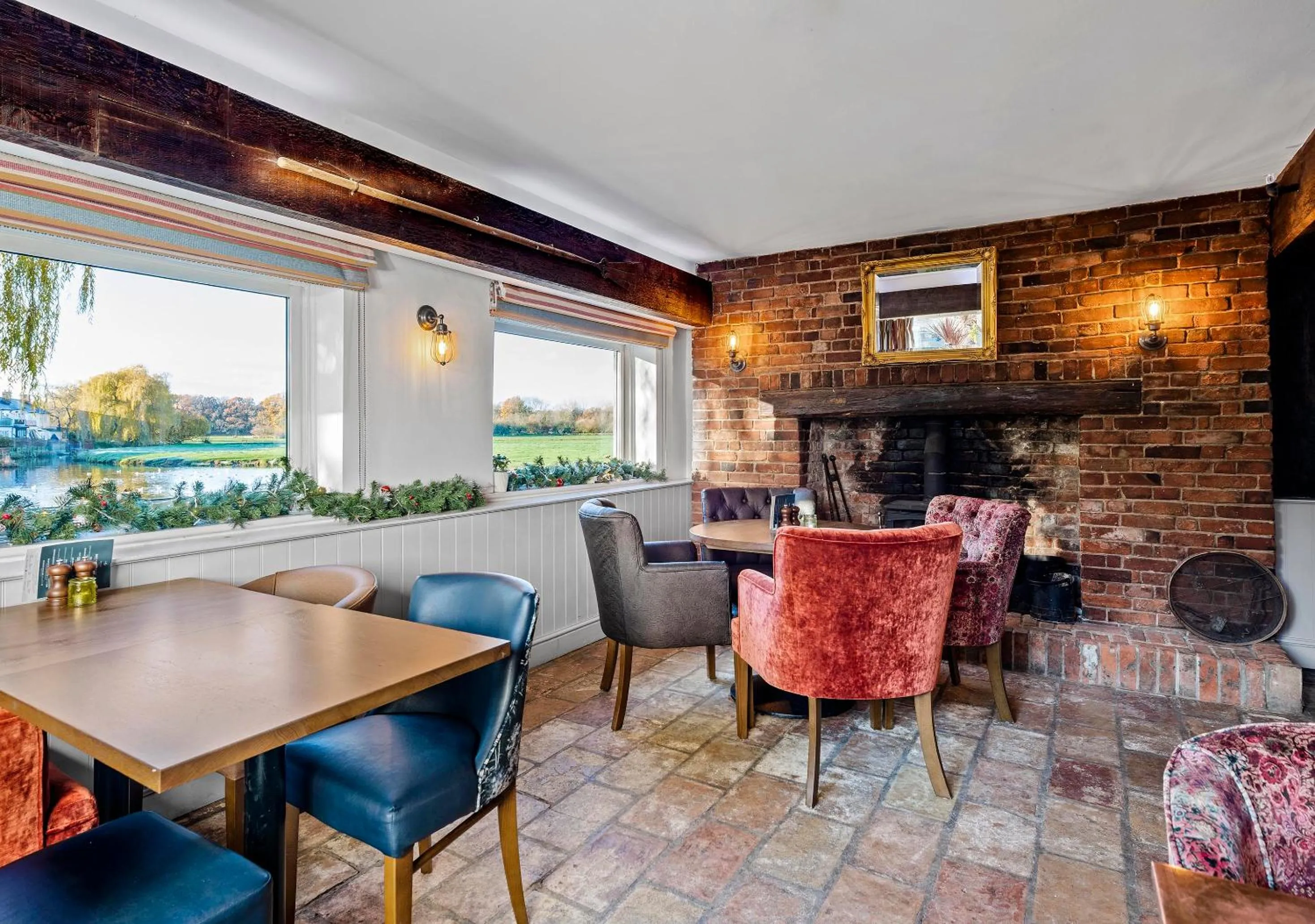 Lounge or bar in The Mill Hotel Sudbury