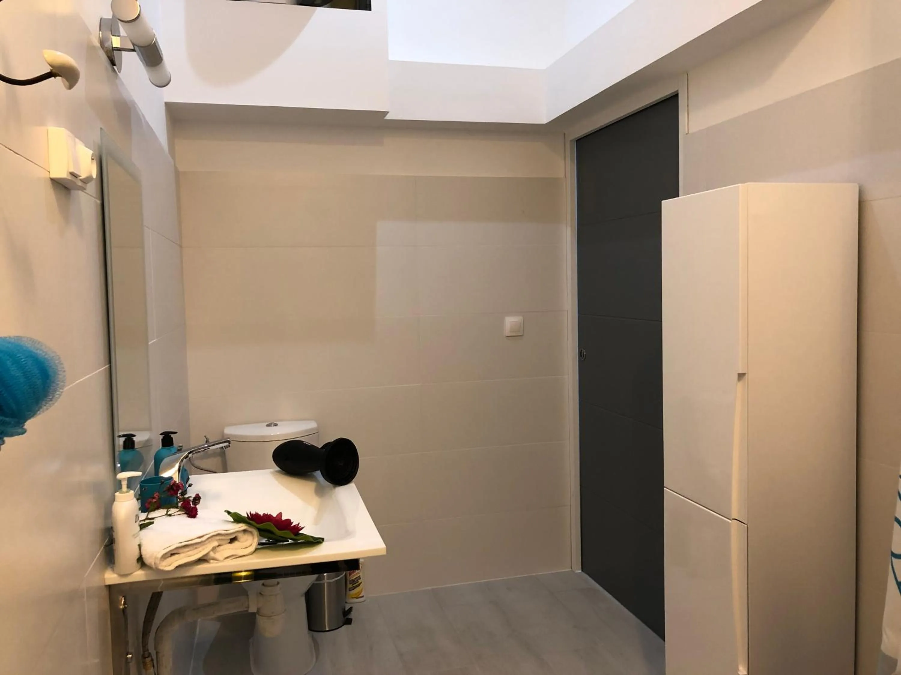 Bathroom in Le Clos du Square - climatisé