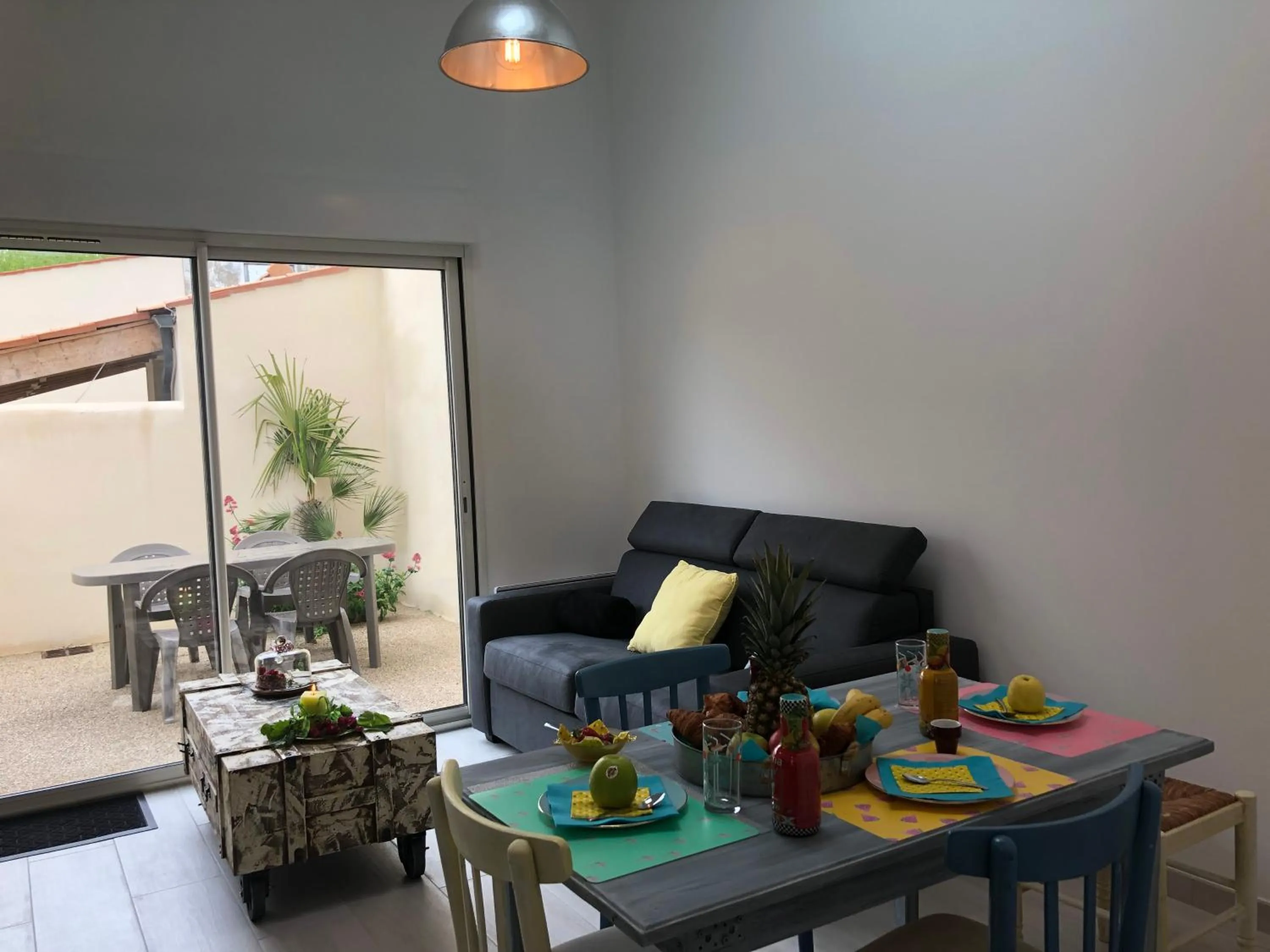 Seating area in Le Clos du Square - climatisé