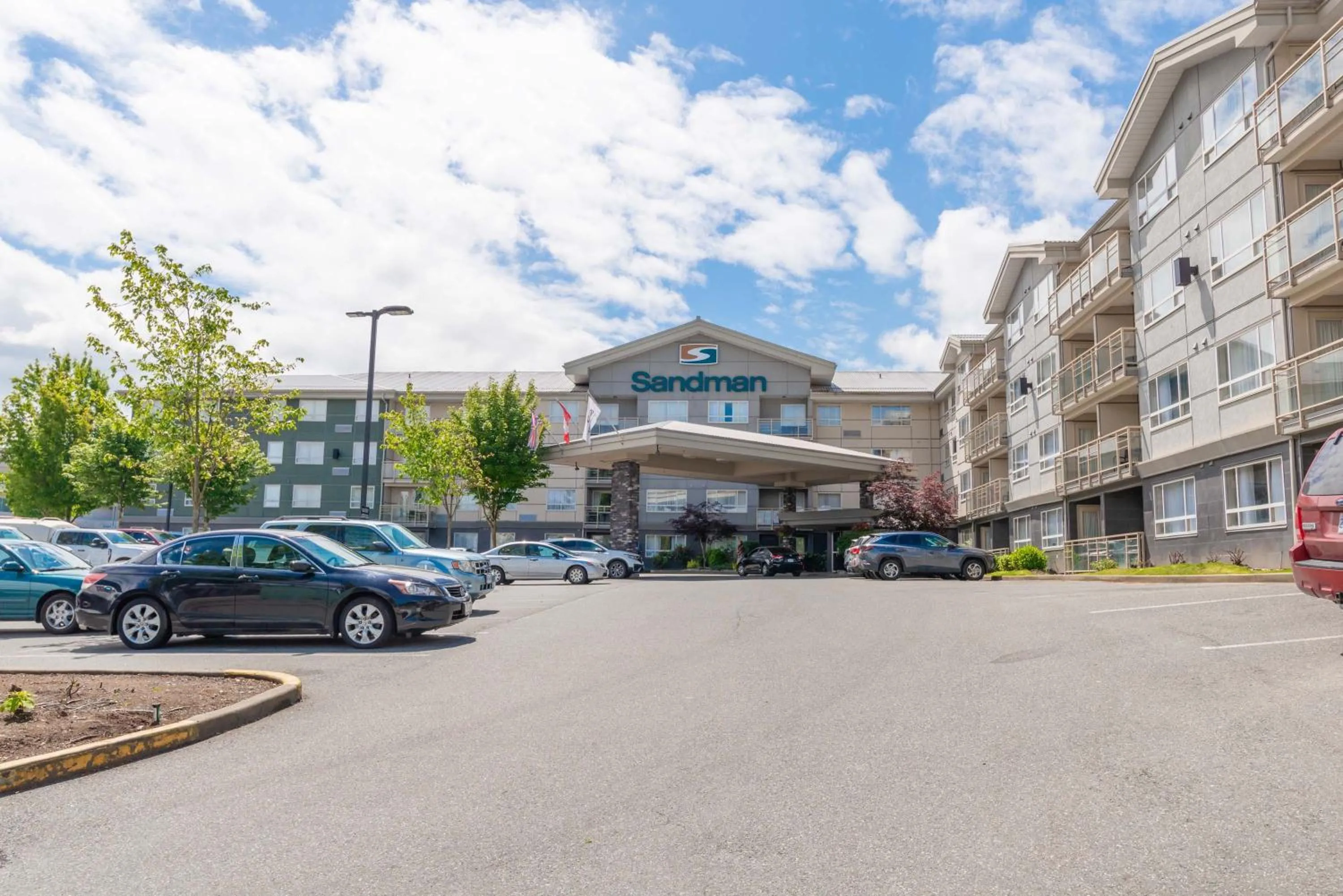 Property building in Sandman Hotel and Suites Abbotsford