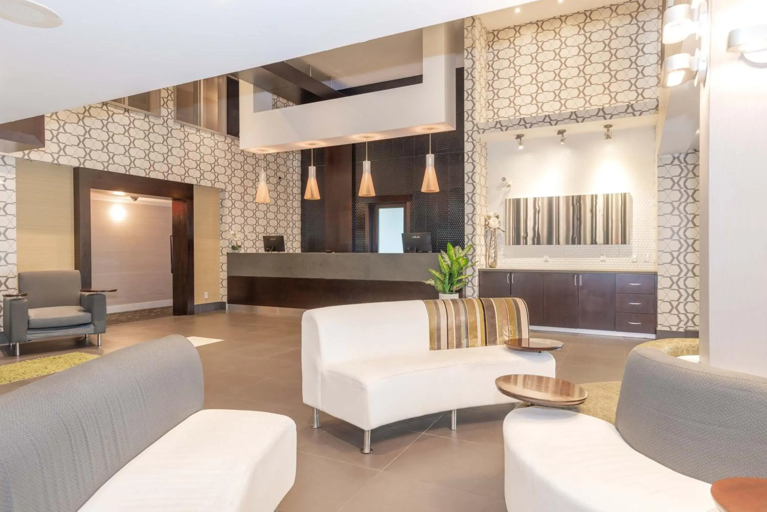 Facade/entrance in Sandman Hotel and Suites Abbotsford Facade/entrance in Sandman Hotel and Suites Abbotsford