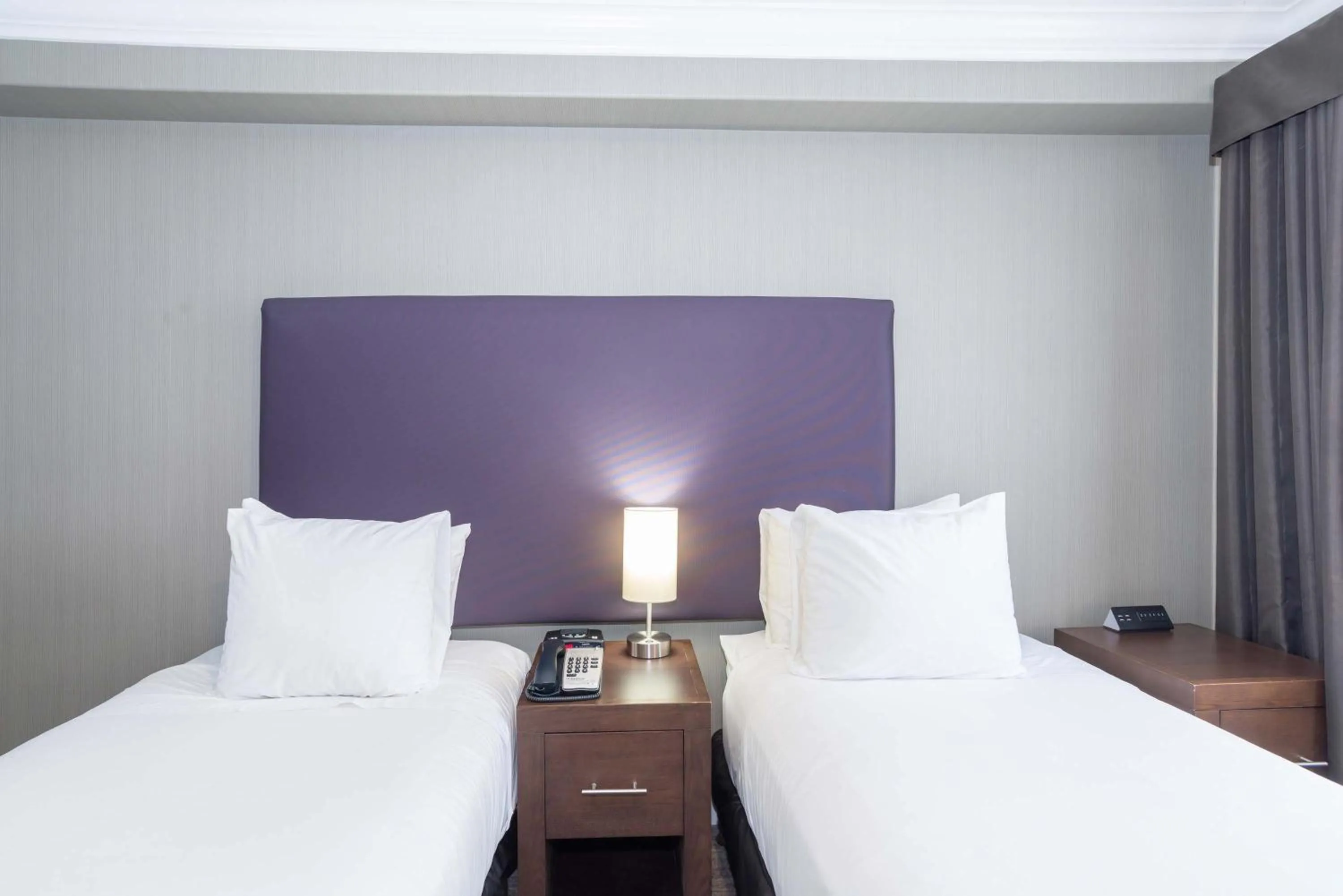 Photo of the whole room, Bed in Sandman Hotel and Suites Abbotsford