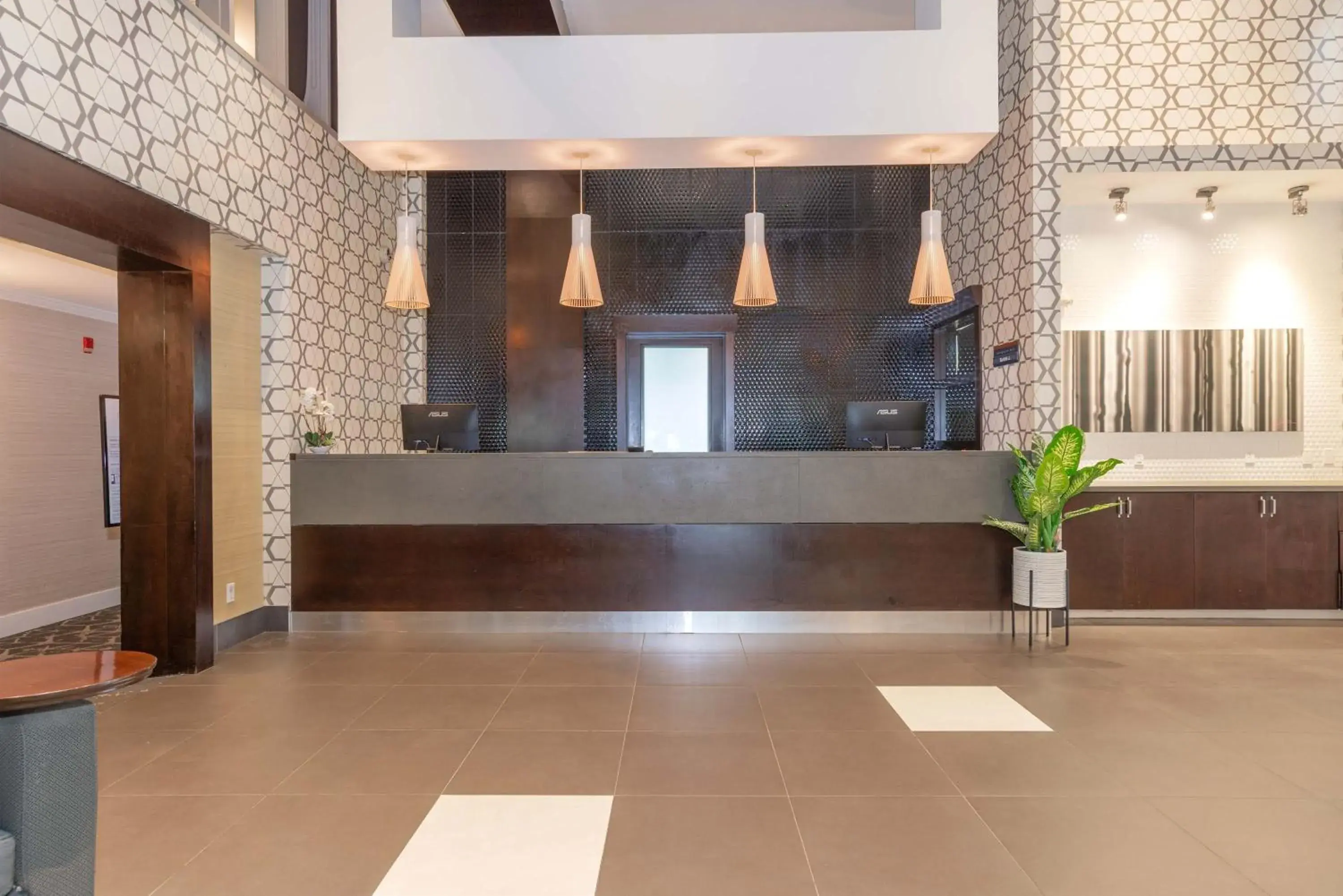 Facade/entrance in Sandman Hotel and Suites Abbotsford Facade/entrance in Sandman Hotel and Suites Abbotsford