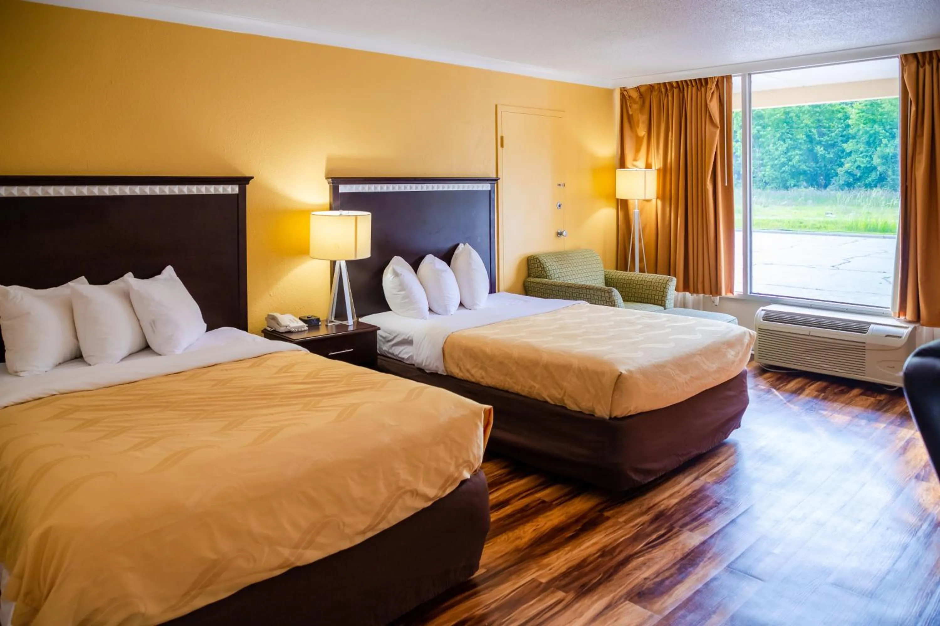 Photo of the whole room, Bed in Quality Inn Richmond Hill - Savannah I-95