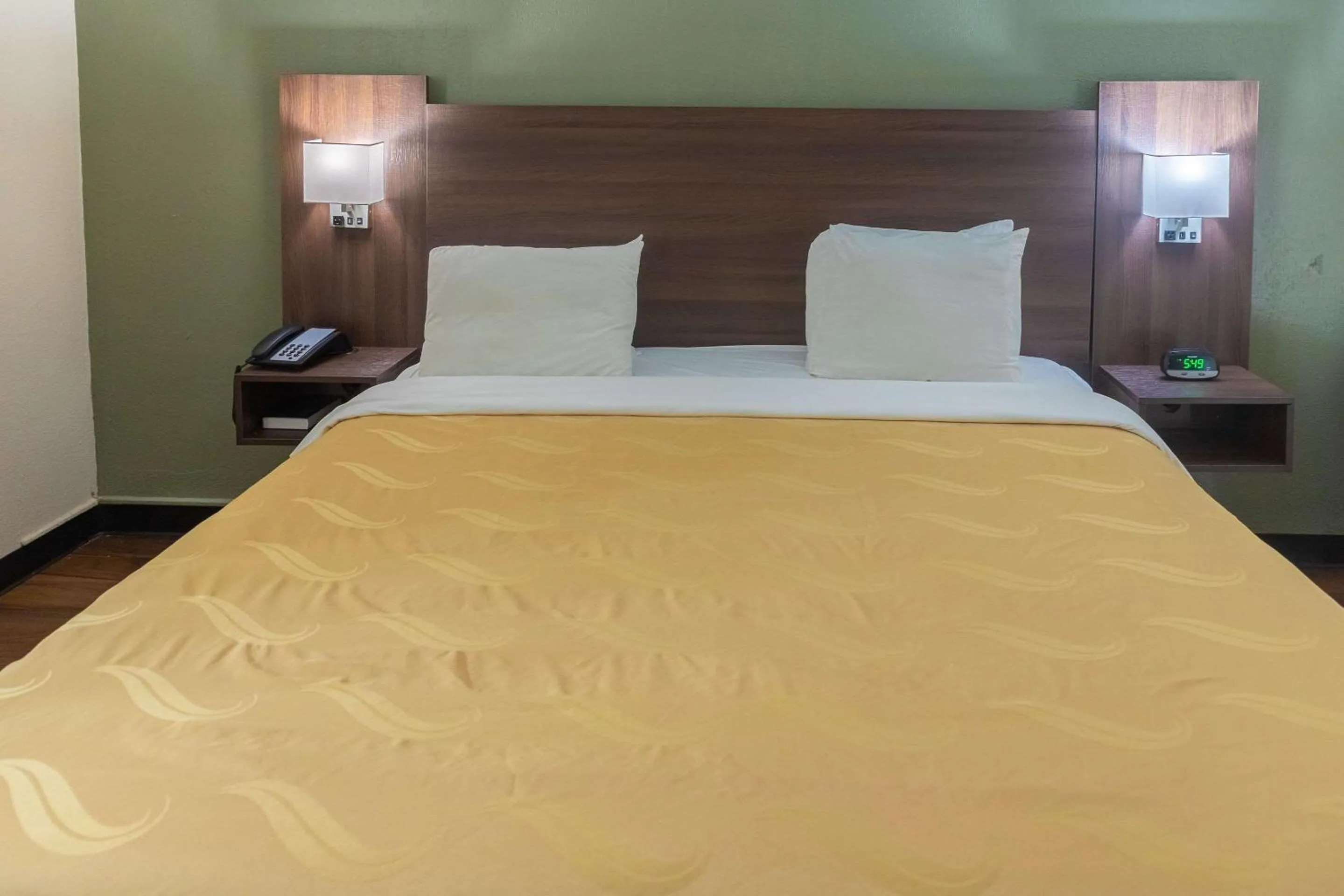 Bedroom, Bed in Quality Inn Richmond Hill - Savannah I-95