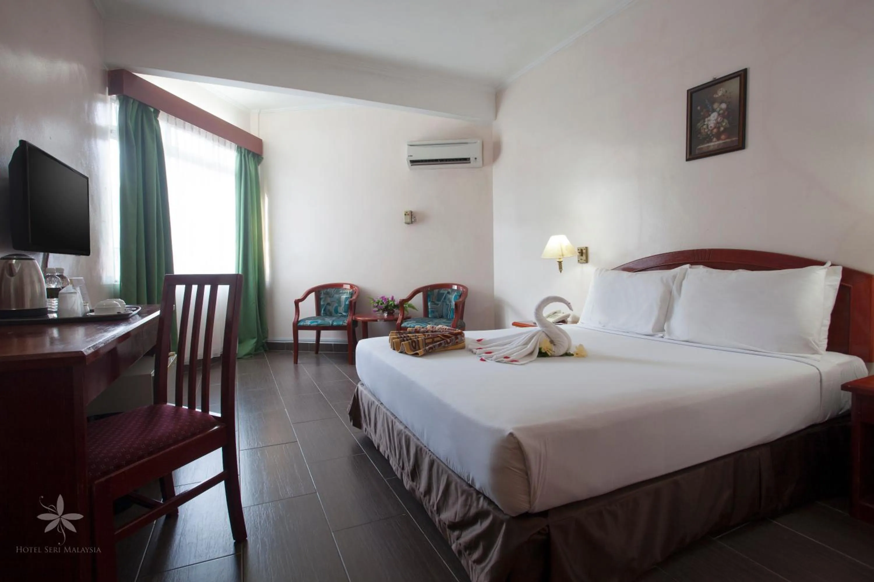 Photo of the whole room, Bed in Hotel Seri Malaysia Rompin