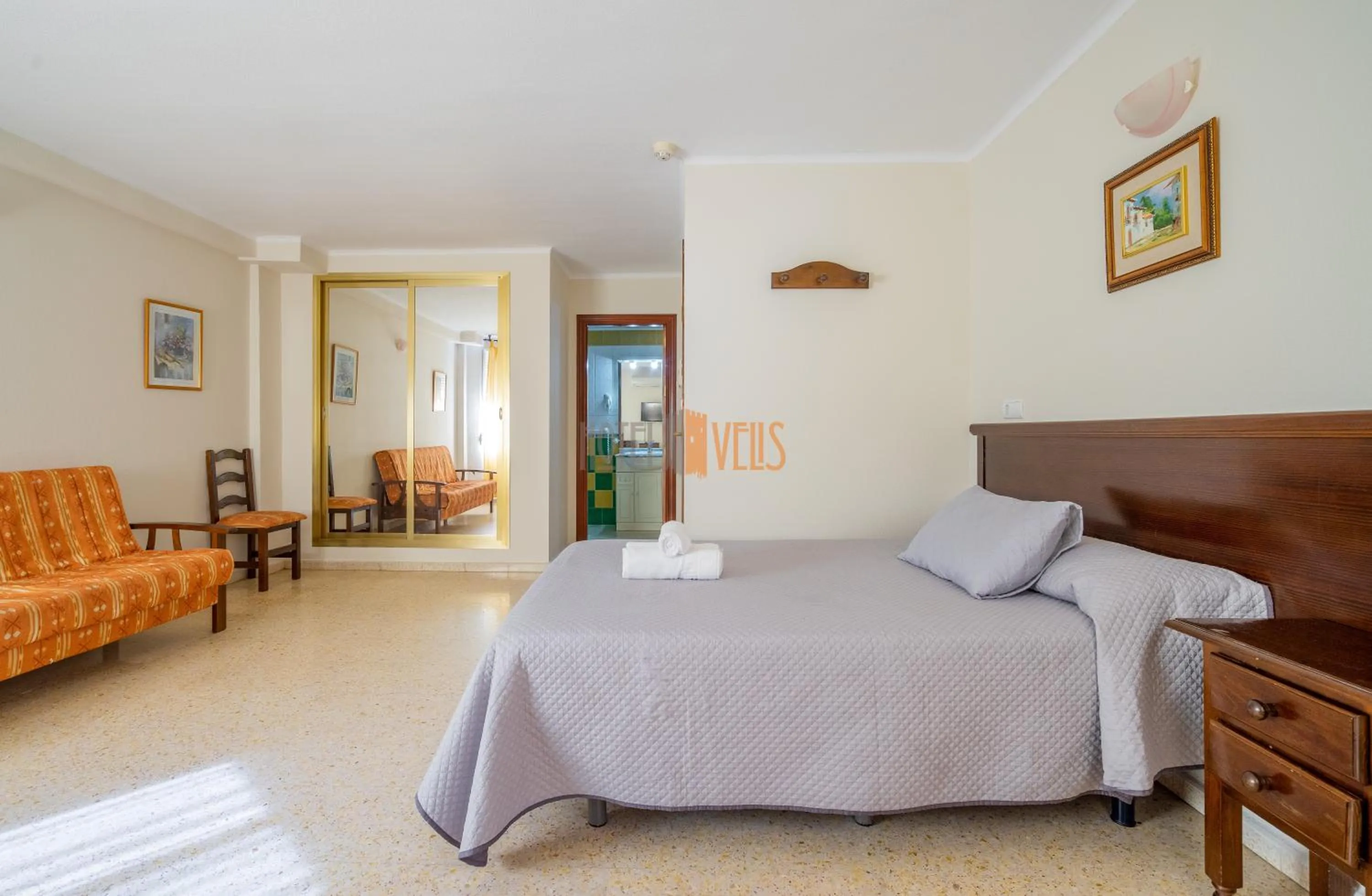 Photo of the whole room, Bed in Hotel Velis