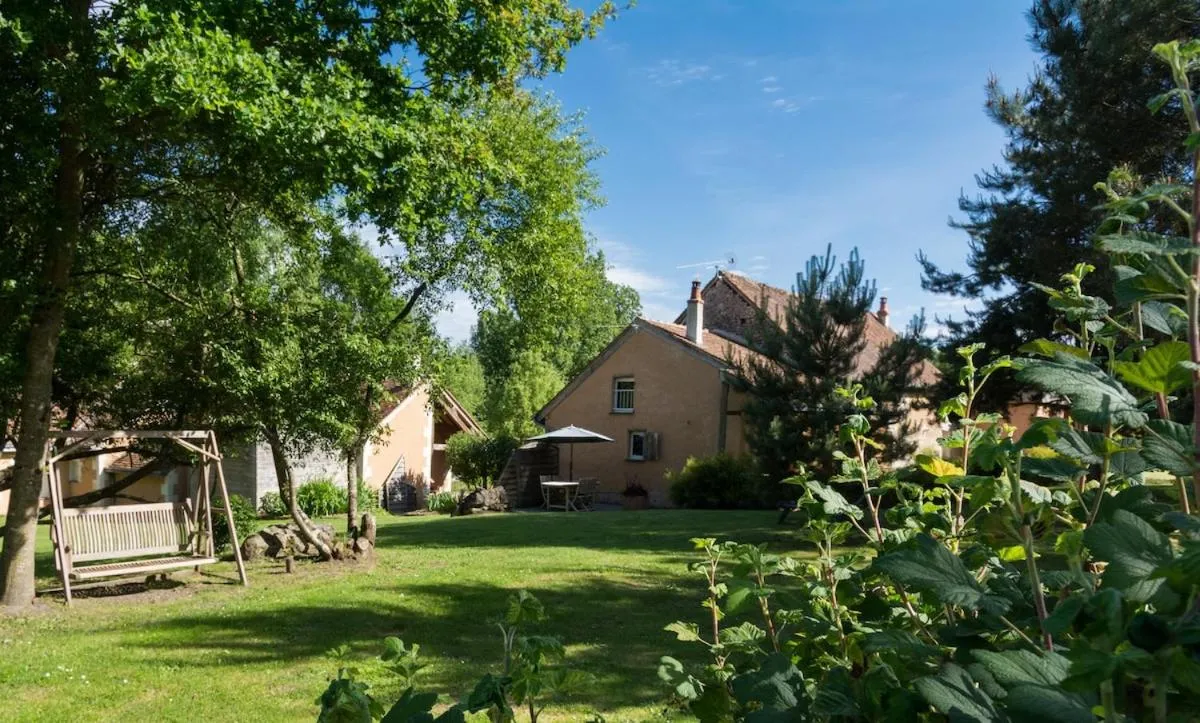 Moulin de la Diversiere, gîtes avec piscine en pleine nature