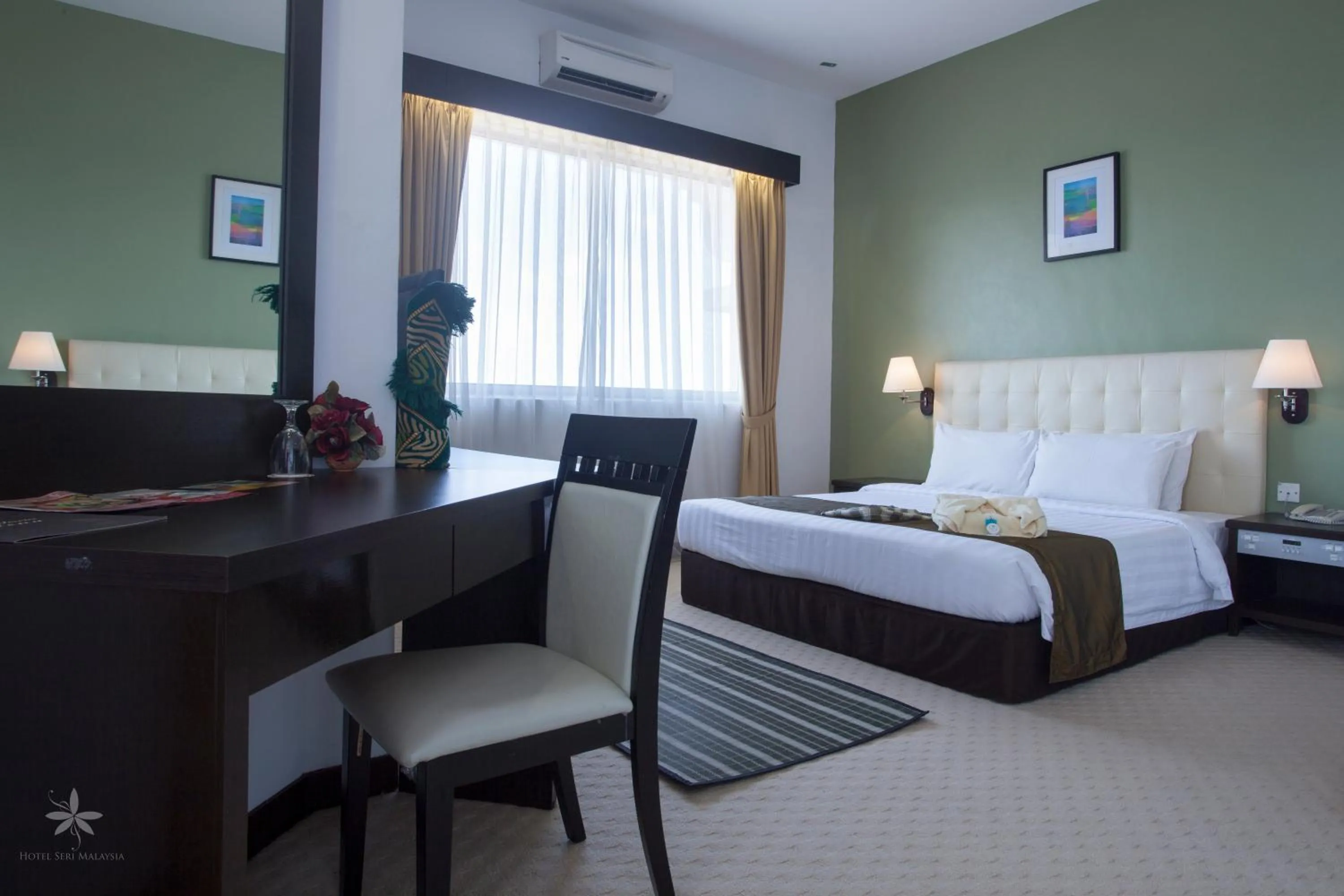 Photo of the whole room, Bed in Hotel Seri Malaysia Kepala Batas