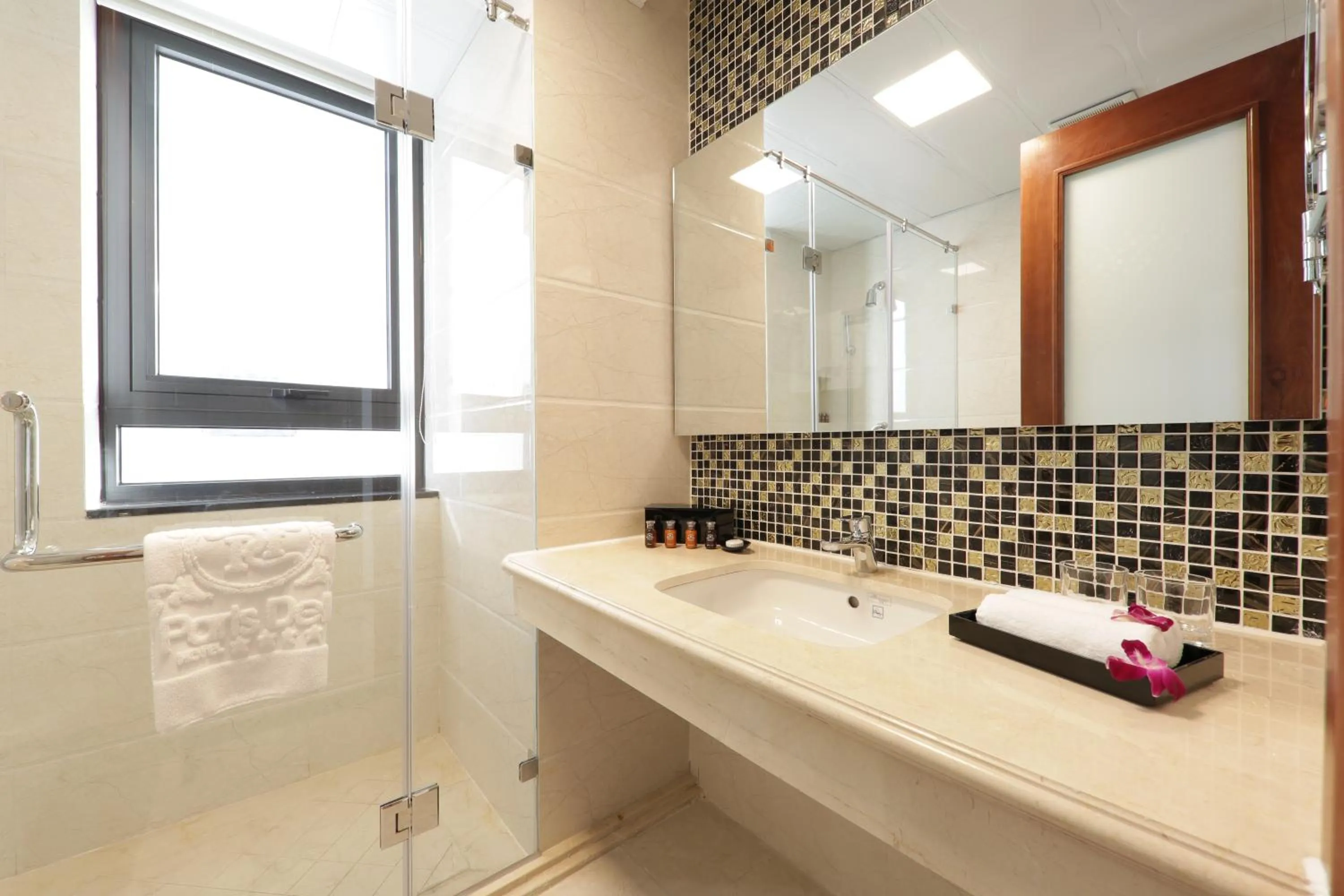 Bathroom in Paris Deli Danang Beach Hotel