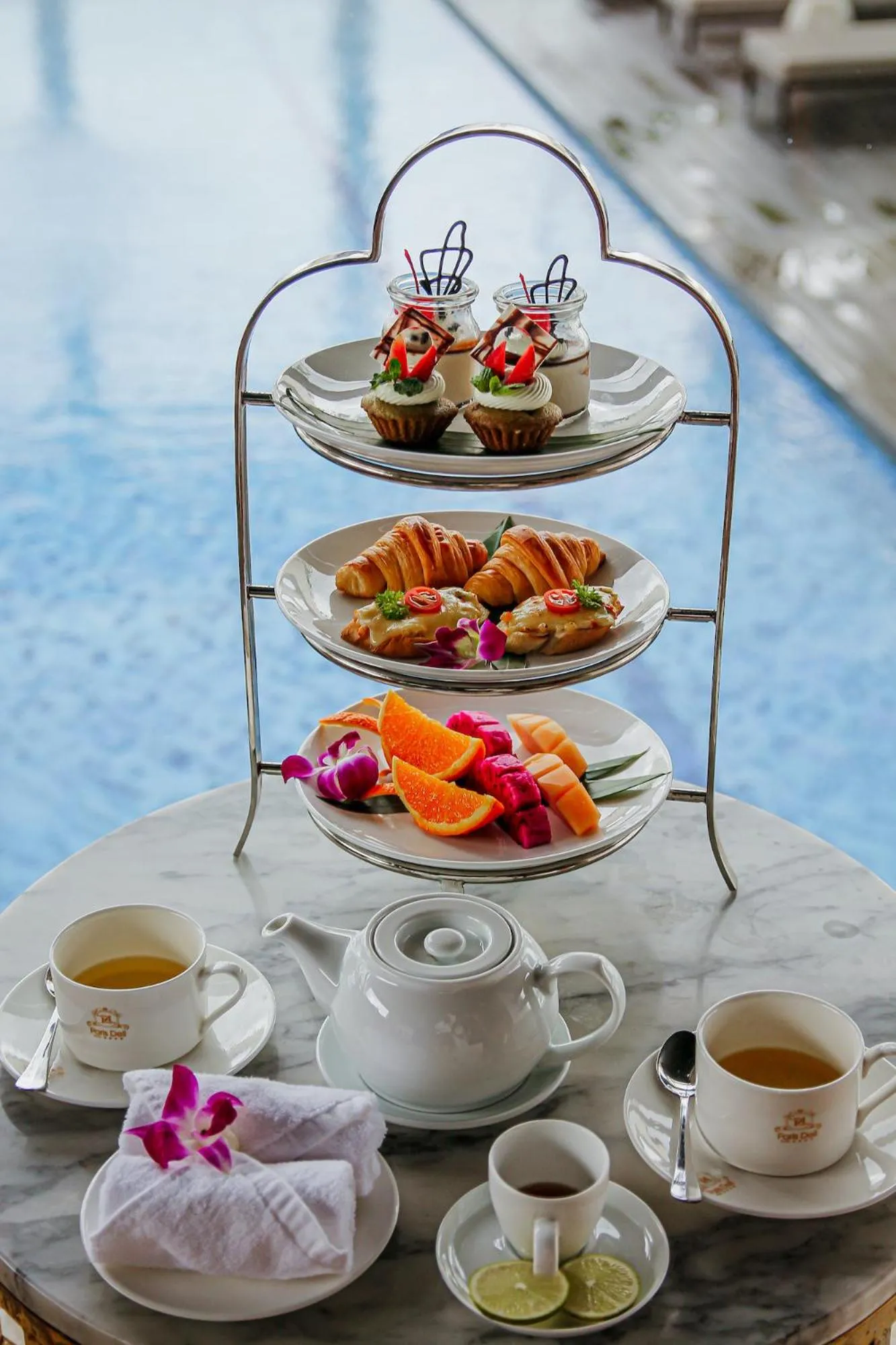 Restaurant/places to eat in Paris Deli Danang Beach Hotel