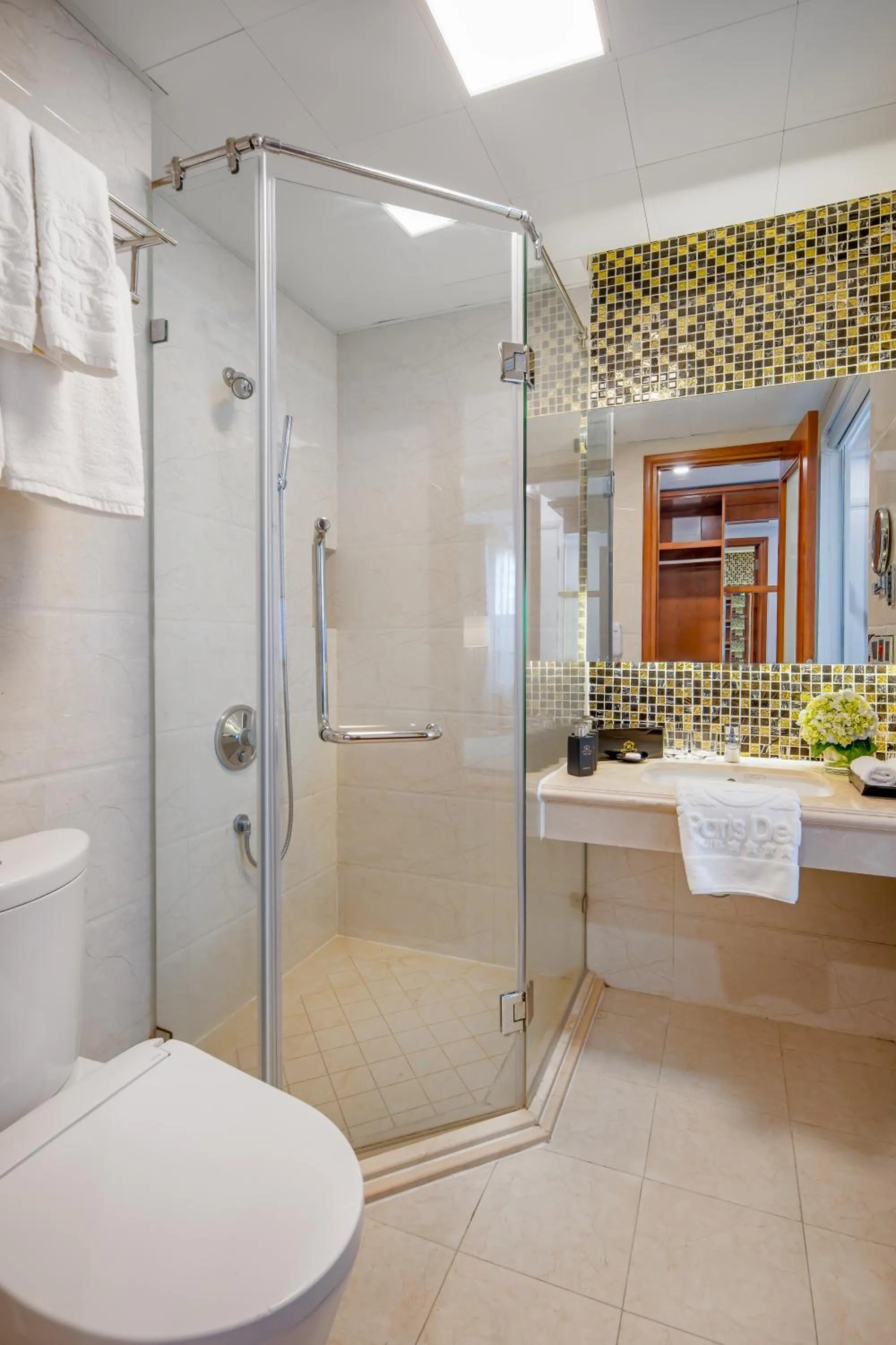 Bathroom in Paris Deli Danang Beach Hotel